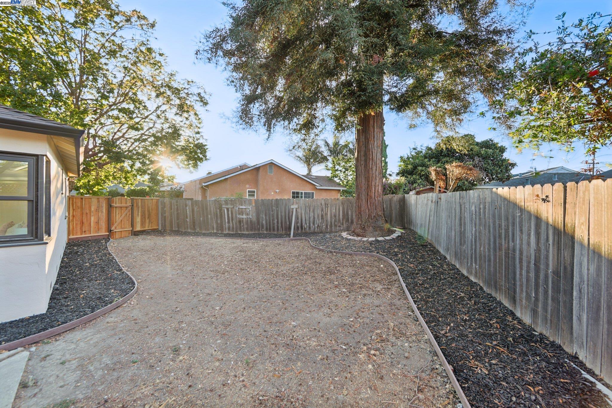 Detail Gallery Image 28 of 37 For 172 via San Marino, San Lorenzo,  CA 94580 - 4 Beds | 2 Baths