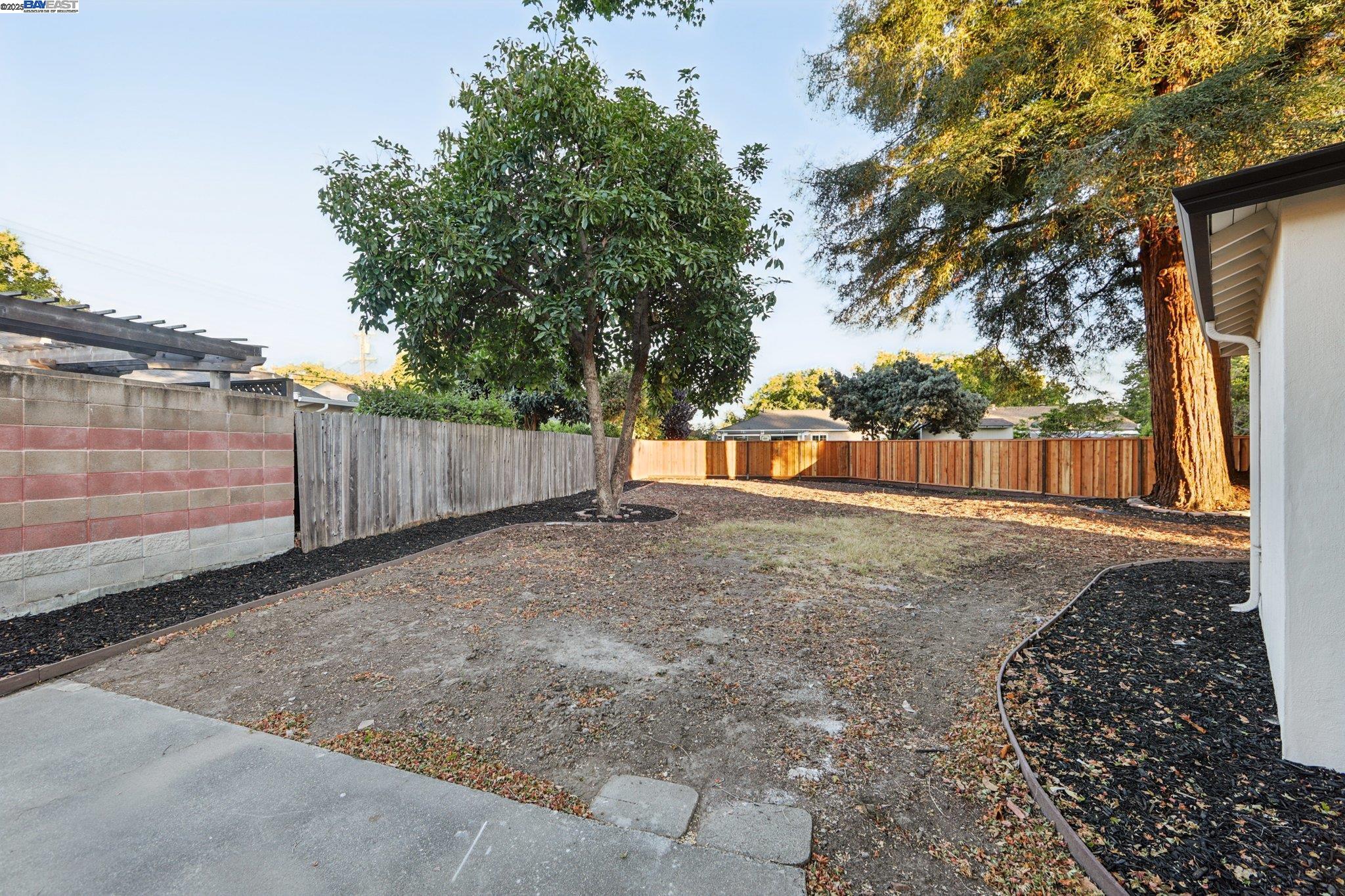 Detail Gallery Image 30 of 37 For 172 via San Marino, San Lorenzo,  CA 94580 - 4 Beds | 2 Baths