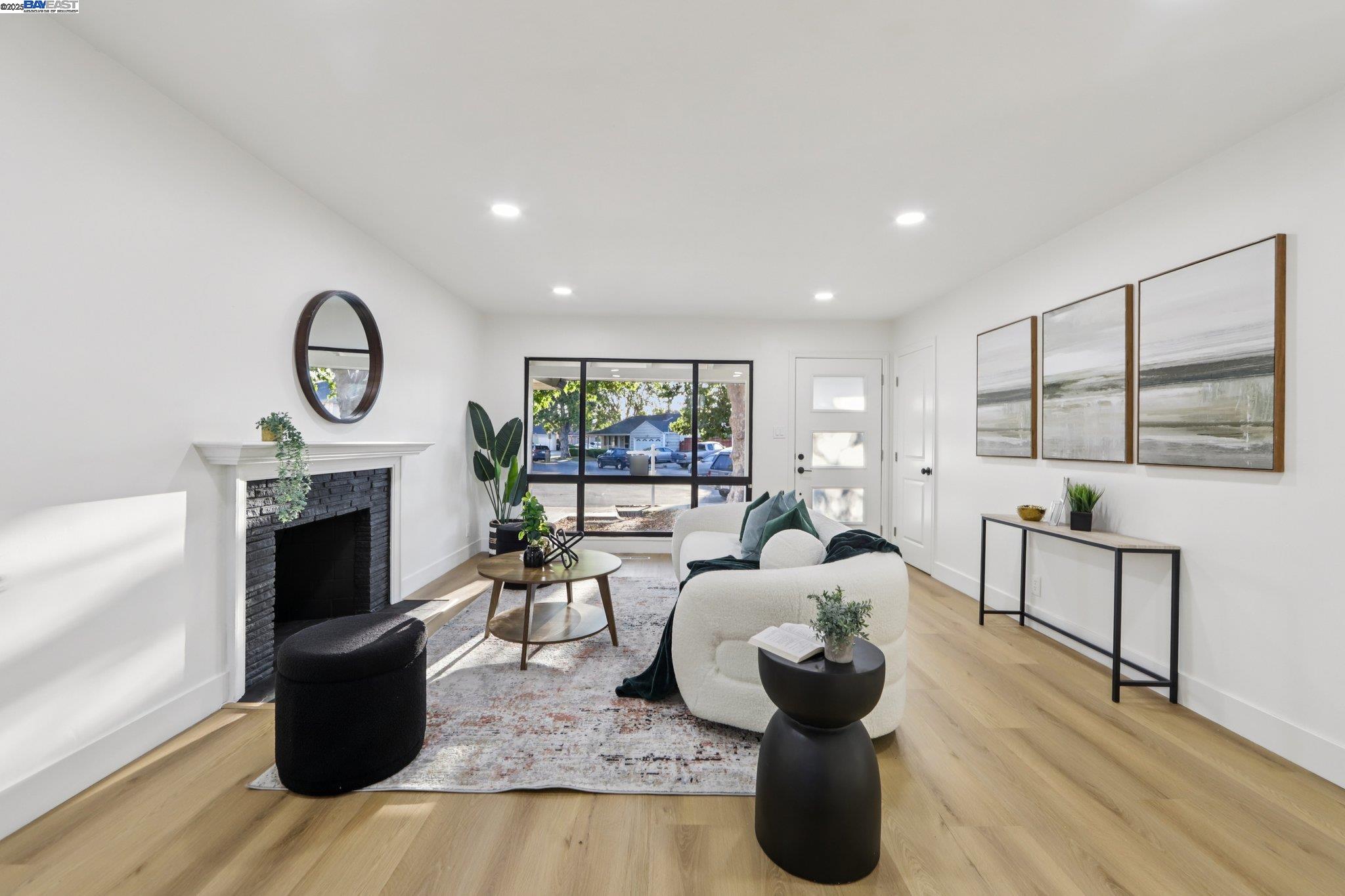 Detail Gallery Image 8 of 37 For 172 via San Marino, San Lorenzo,  CA 94580 - 4 Beds | 2 Baths