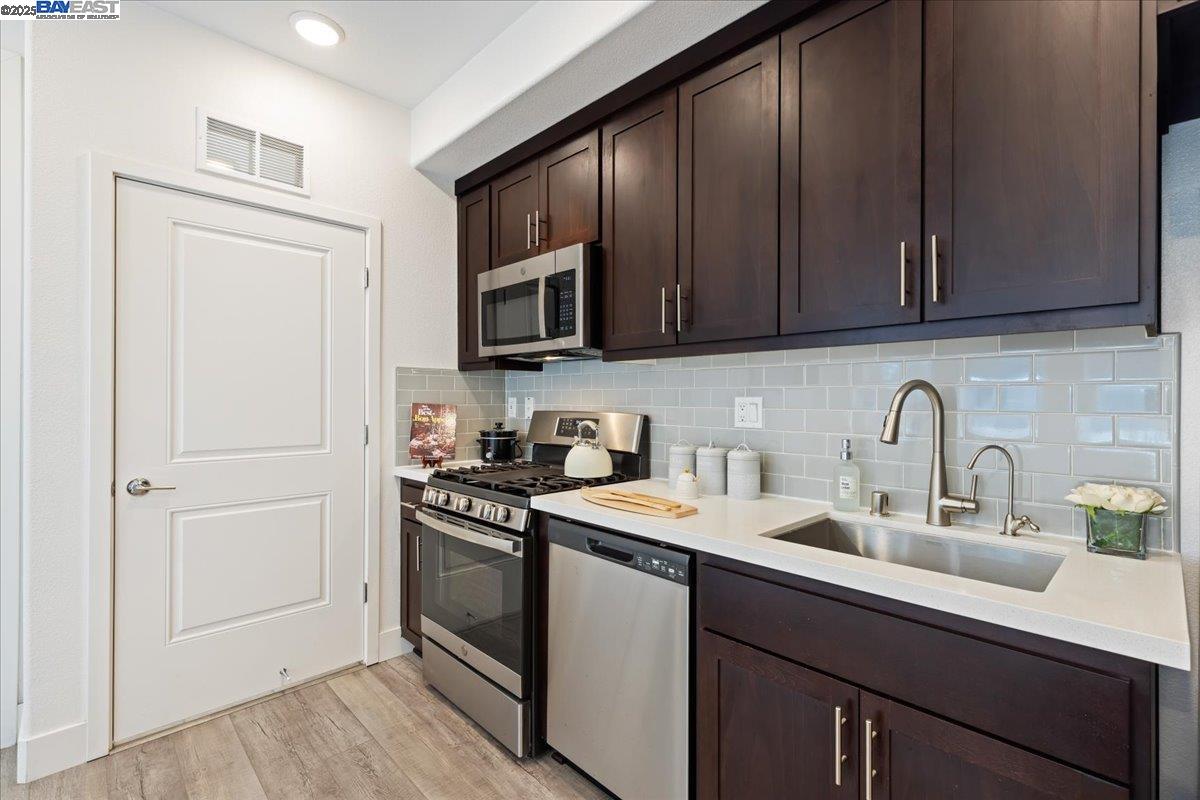 Detail Gallery Image 11 of 22 For 389 Line St., Hayward,  CA 94544 - 1 Beds | 1 Baths