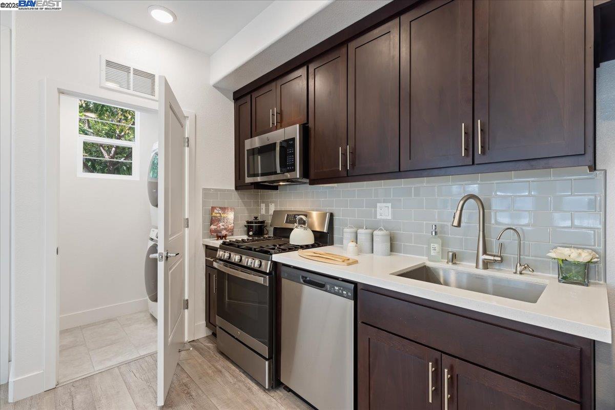 Detail Gallery Image 12 of 22 For 389 Line St., Hayward,  CA 94544 - 1 Beds | 1 Baths