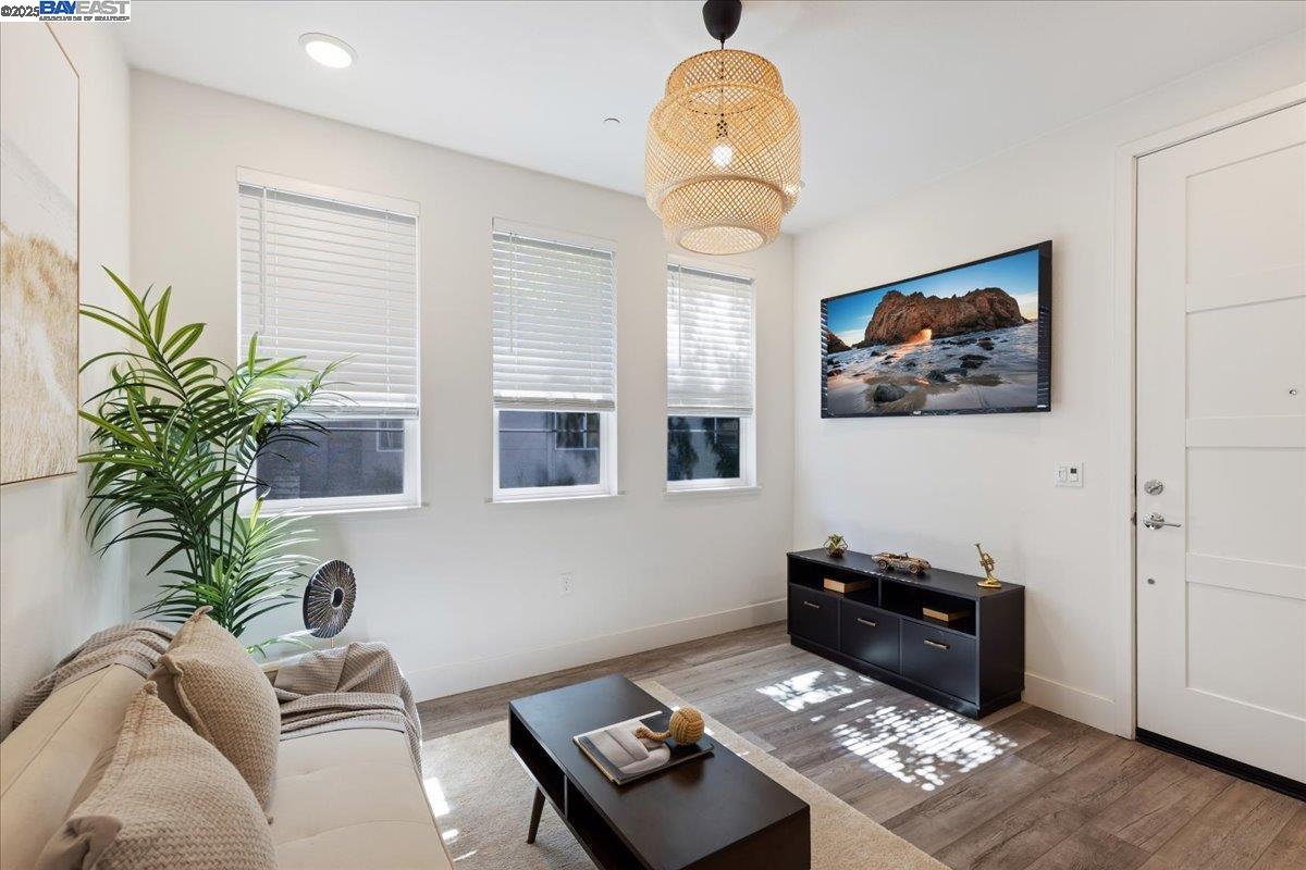Detail Gallery Image 8 of 22 For 389 Line St., Hayward,  CA 94544 - 1 Beds | 1 Baths