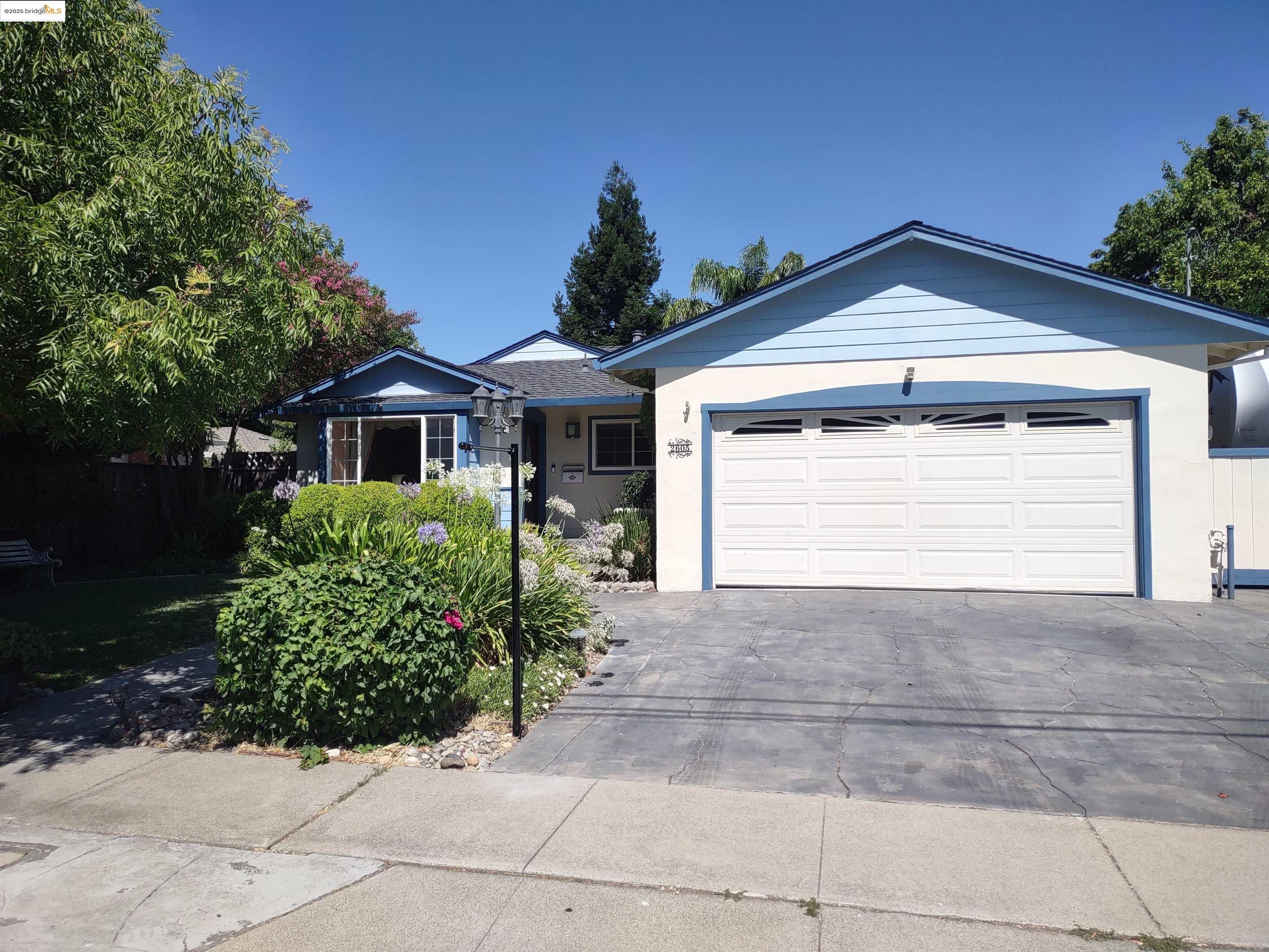 Detail Gallery Image 1 of 28 For 2605 Ryan Rd, Concord,  CA 94518 - 3 Beds | 2 Baths