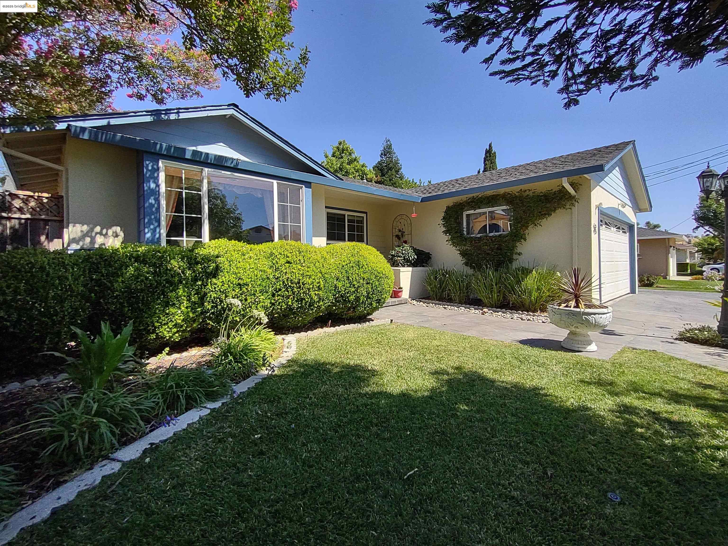 Detail Gallery Image 4 of 28 For 2605 Ryan Rd, Concord,  CA 94518 - 3 Beds | 2 Baths