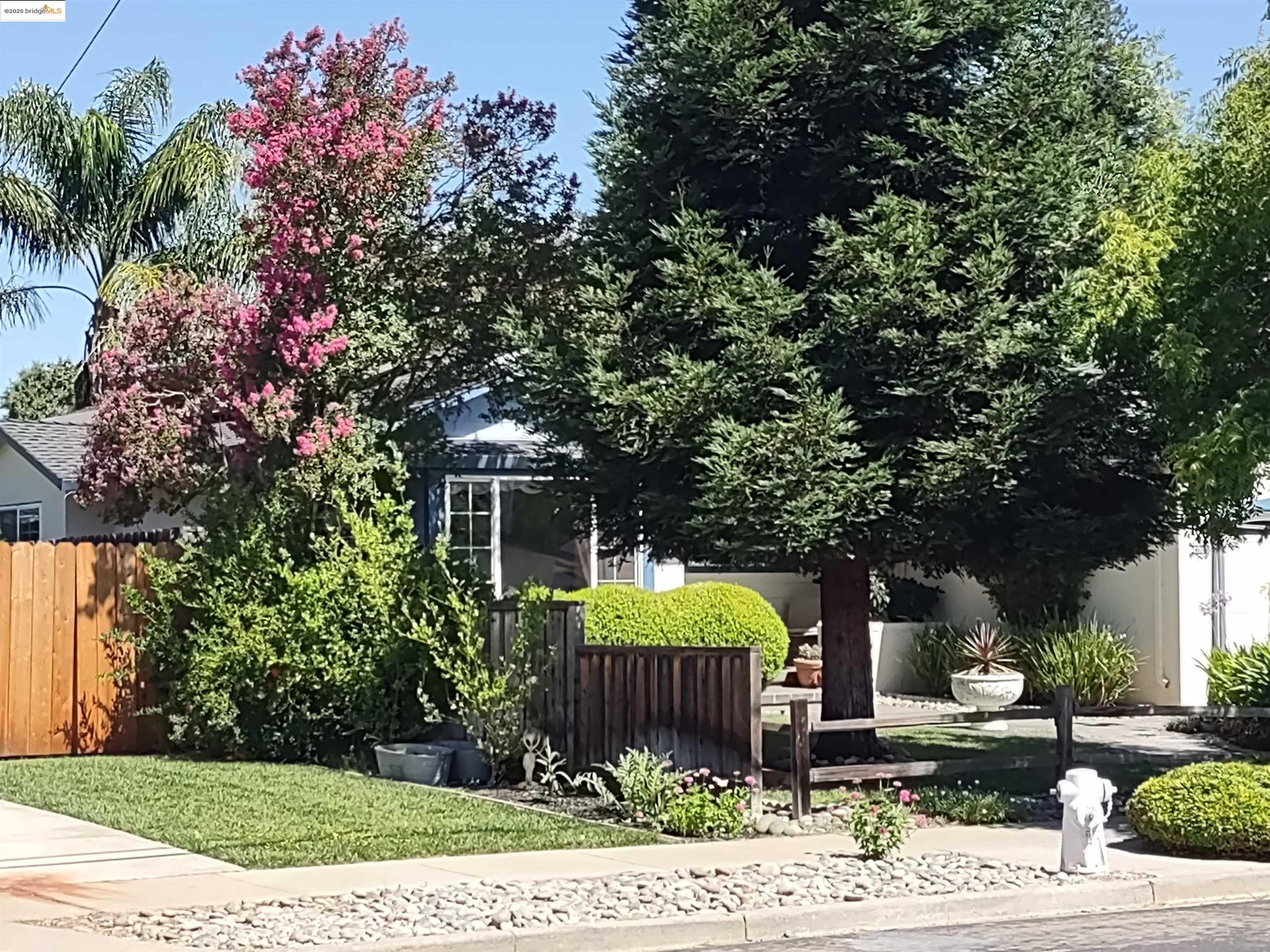 Detail Gallery Image 6 of 28 For 2605 Ryan Rd, Concord,  CA 94518 - 3 Beds | 2 Baths