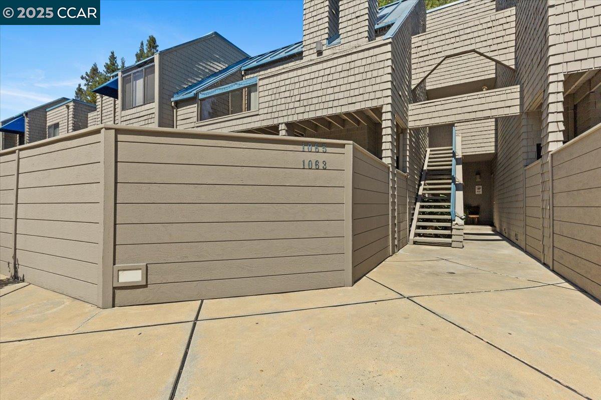 Detail Gallery Image 1 of 32 For 1063 Foxchase Dr, San Jose,  CA 95123 - 2 Beds | 2 Baths