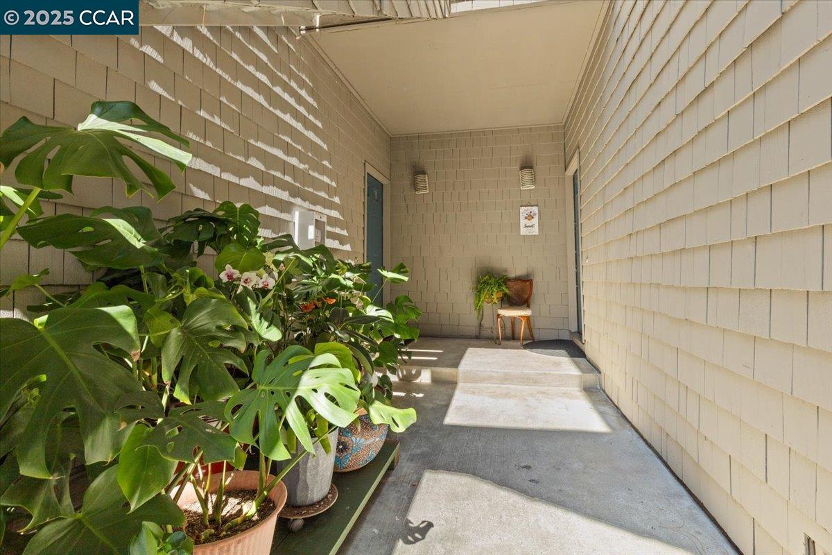 Detail Gallery Image 2 of 32 For 1063 Foxchase Dr, San Jose,  CA 95123 - 2 Beds | 2 Baths