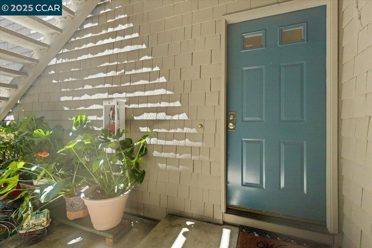 Detail Gallery Image 3 of 32 For 1063 Foxchase Dr, San Jose,  CA 95123 - 2 Beds | 2 Baths
