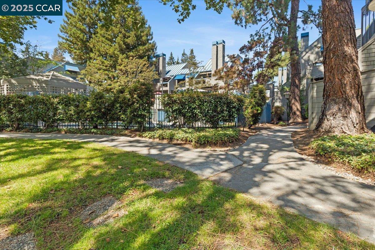 Detail Gallery Image 25 of 32 For 1063 Foxchase Dr, San Jose,  CA 95123 - 2 Beds | 2 Baths