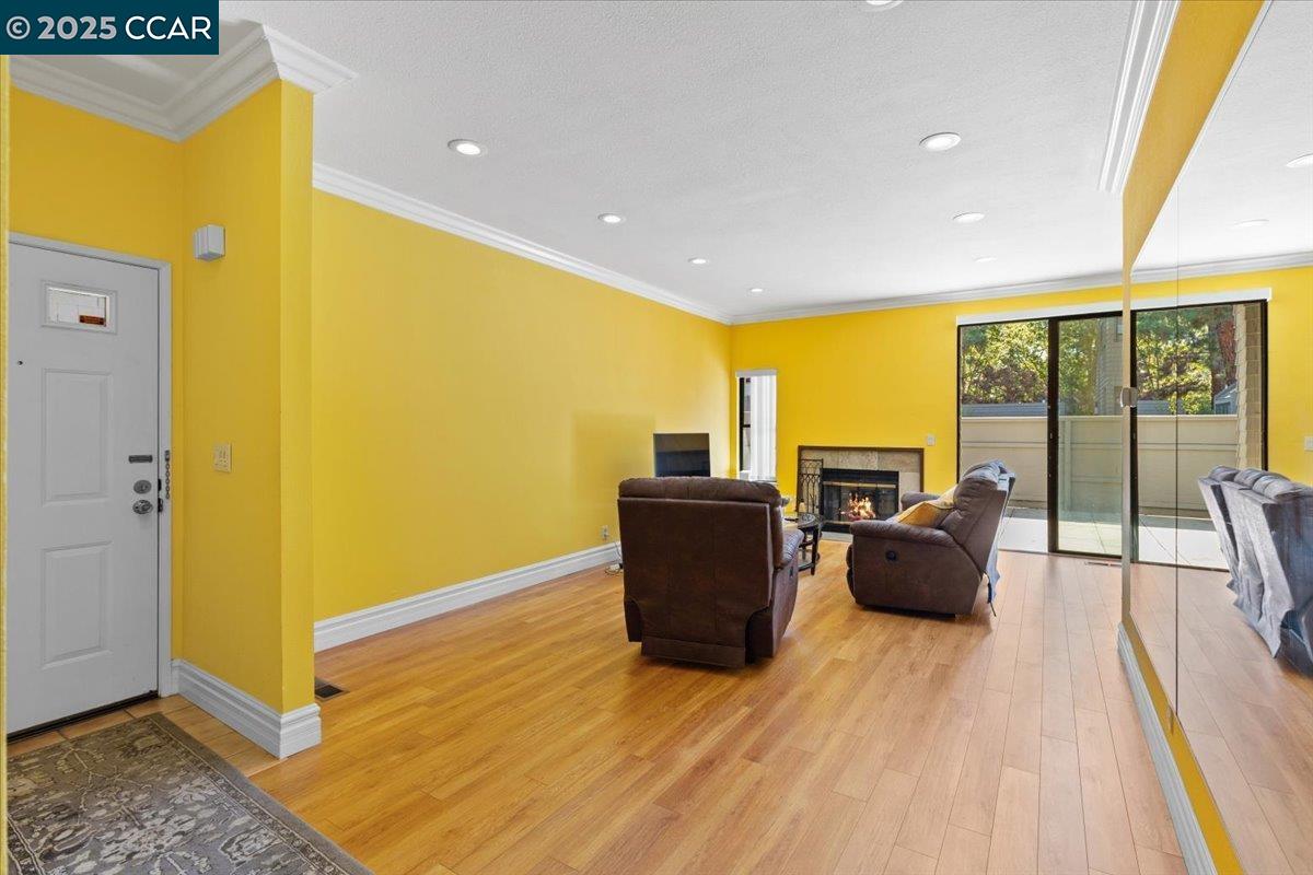 Detail Gallery Image 5 of 32 For 1063 Foxchase Dr, San Jose,  CA 95123 - 2 Beds | 2 Baths