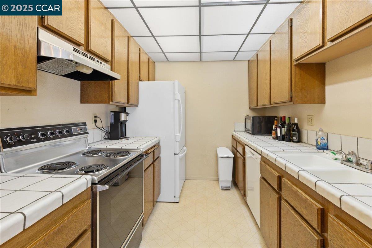 Detail Gallery Image 9 of 32 For 1063 Foxchase Dr, San Jose,  CA 95123 - 2 Beds | 2 Baths