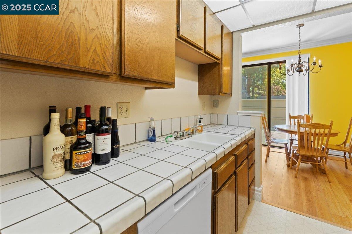 Detail Gallery Image 10 of 32 For 1063 Foxchase Dr, San Jose,  CA 95123 - 2 Beds | 2 Baths