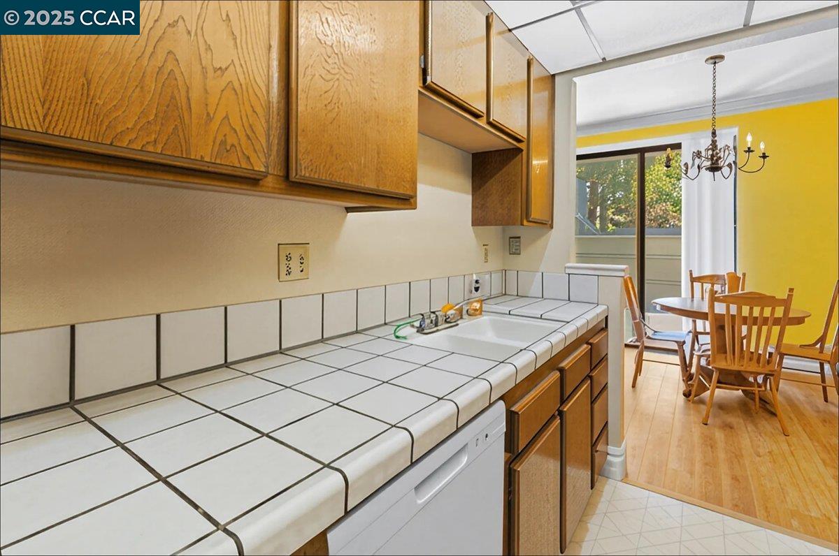 Detail Gallery Image 10 of 32 For 1063 Foxchase Dr, San Jose,  CA 95123 - 2 Beds | 2 Baths