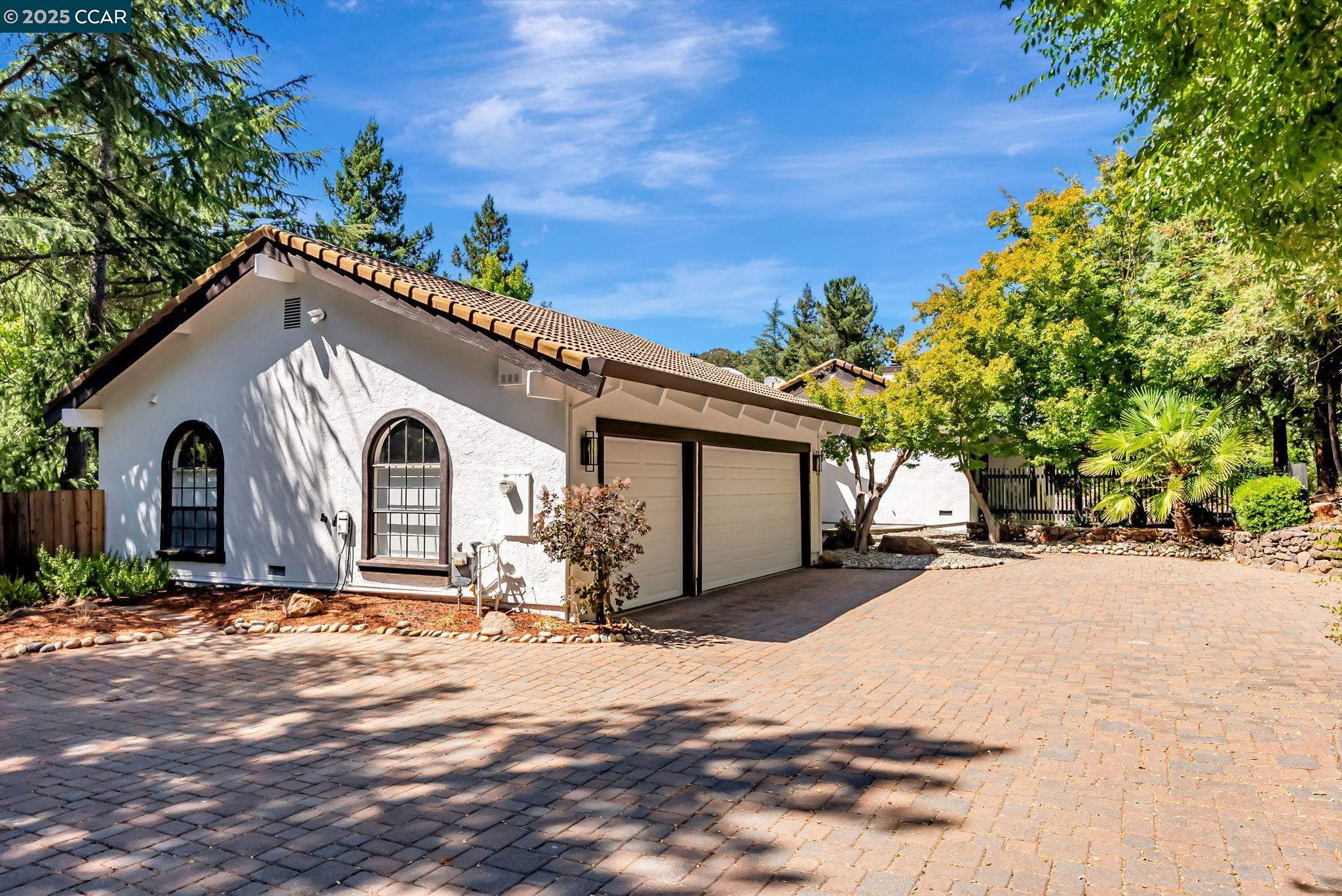 Detail Gallery Image 2 of 59 For 1108 Howard Hills Rd, Lafayette,  CA 94549 - 5 Beds | 3/1 Baths