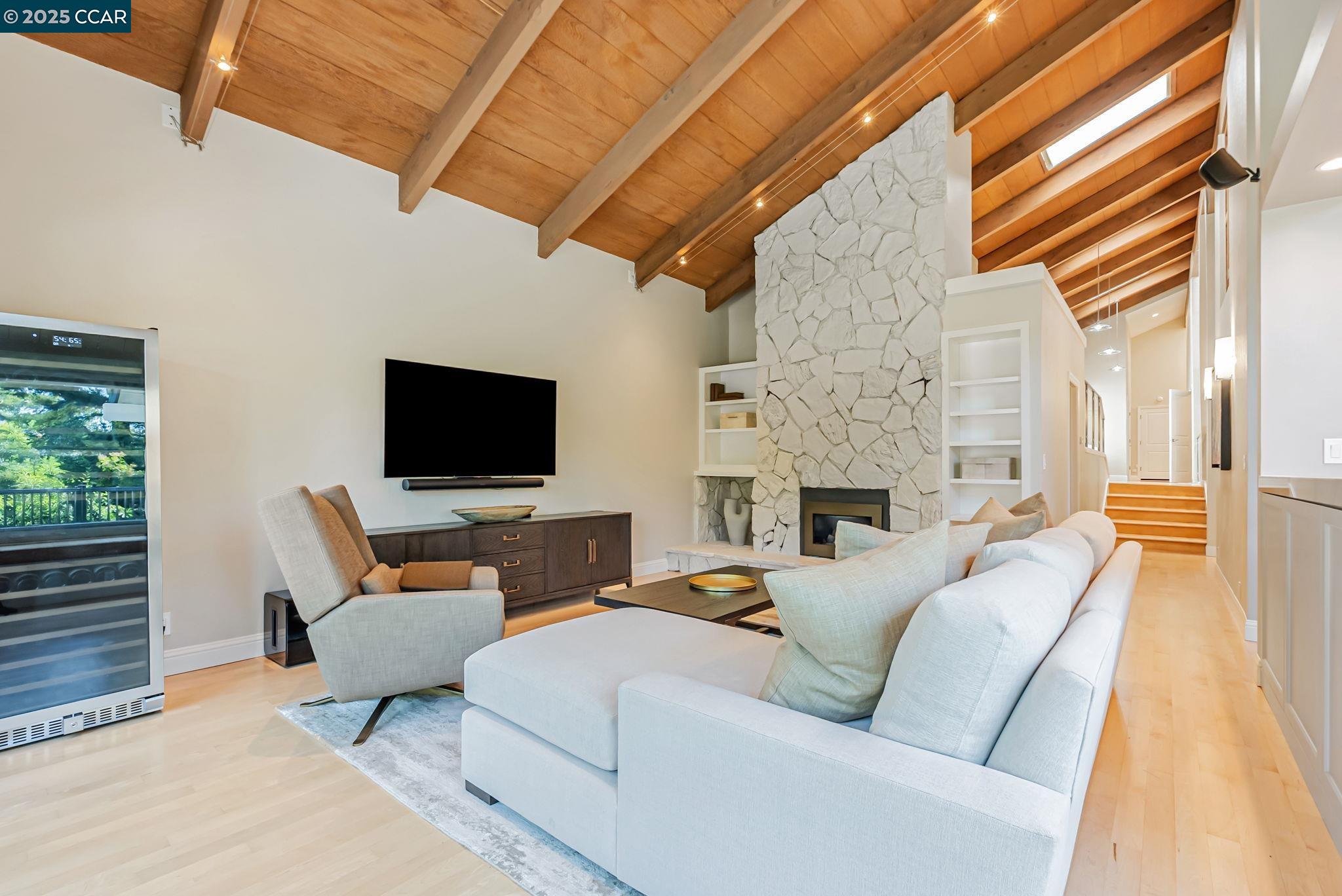 Detail Gallery Image 11 of 59 For 1108 Howard Hills Rd, Lafayette,  CA 94549 - 5 Beds | 3/1 Baths