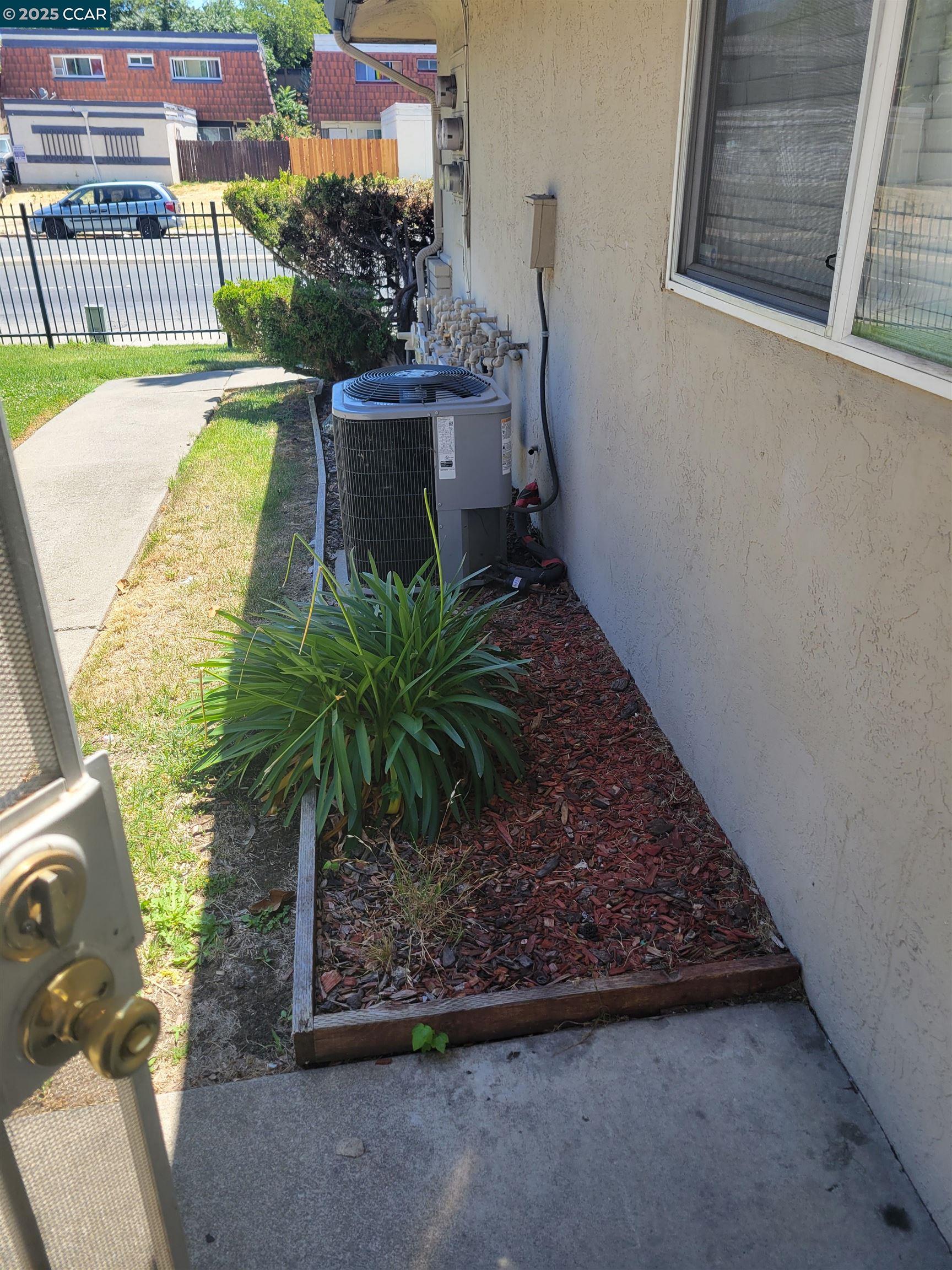 Detail Gallery Image 3 of 8 For L St #3,  Antioch,  CA 94509 - 2 Beds | 1 Baths