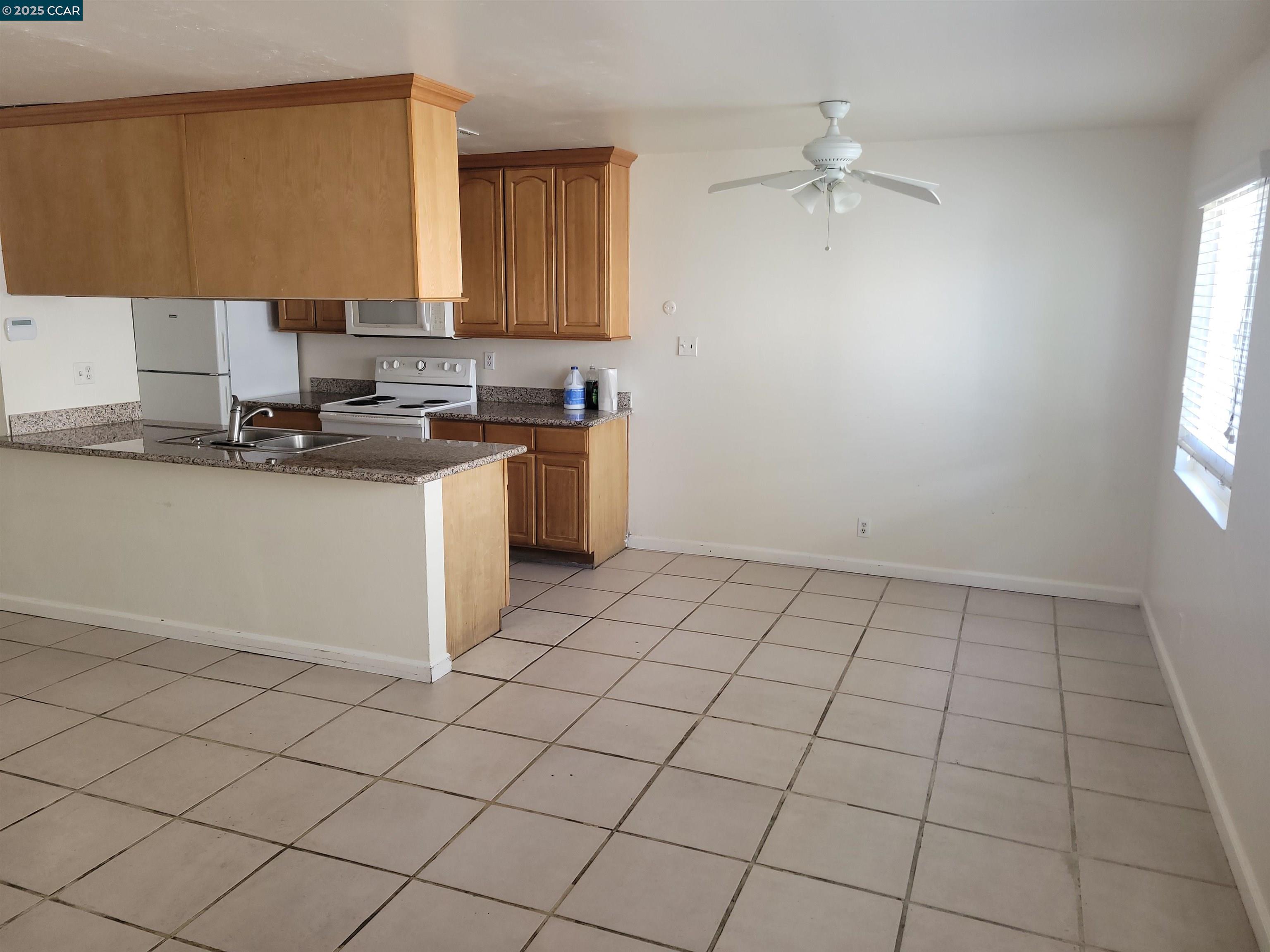 Detail Gallery Image 4 of 8 For L St #3,  Antioch,  CA 94509 - 2 Beds | 1 Baths