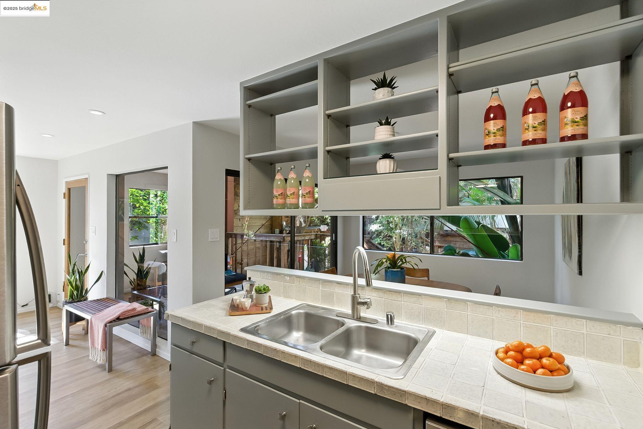 Detail Gallery Image 15 of 30 For 5321 Miles Ave #X,  Oakland,  CA 94618-1190 - 2 Beds | 1/1 Baths