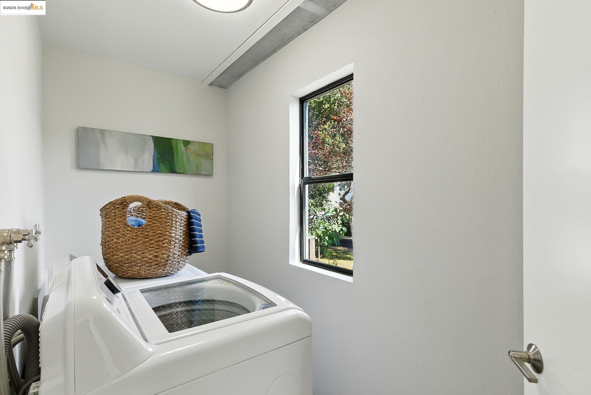 Detail Gallery Image 16 of 30 For 5321 Miles Ave #X,  Oakland,  CA 94618-1190 - 2 Beds | 1/1 Baths