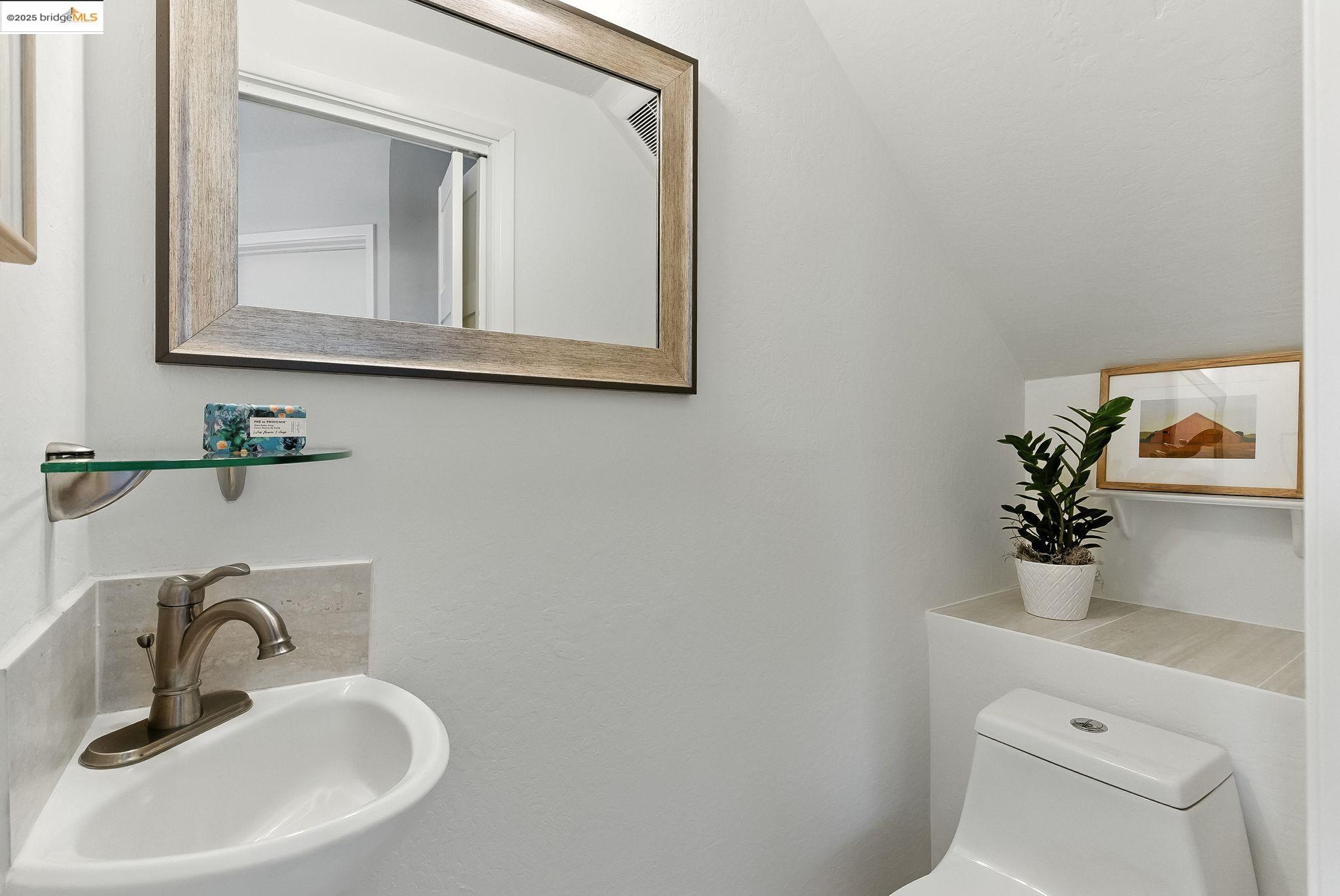 Detail Gallery Image 17 of 30 For 5321 Miles Ave #X,  Oakland,  CA 94618-1190 - 2 Beds | 1/1 Baths