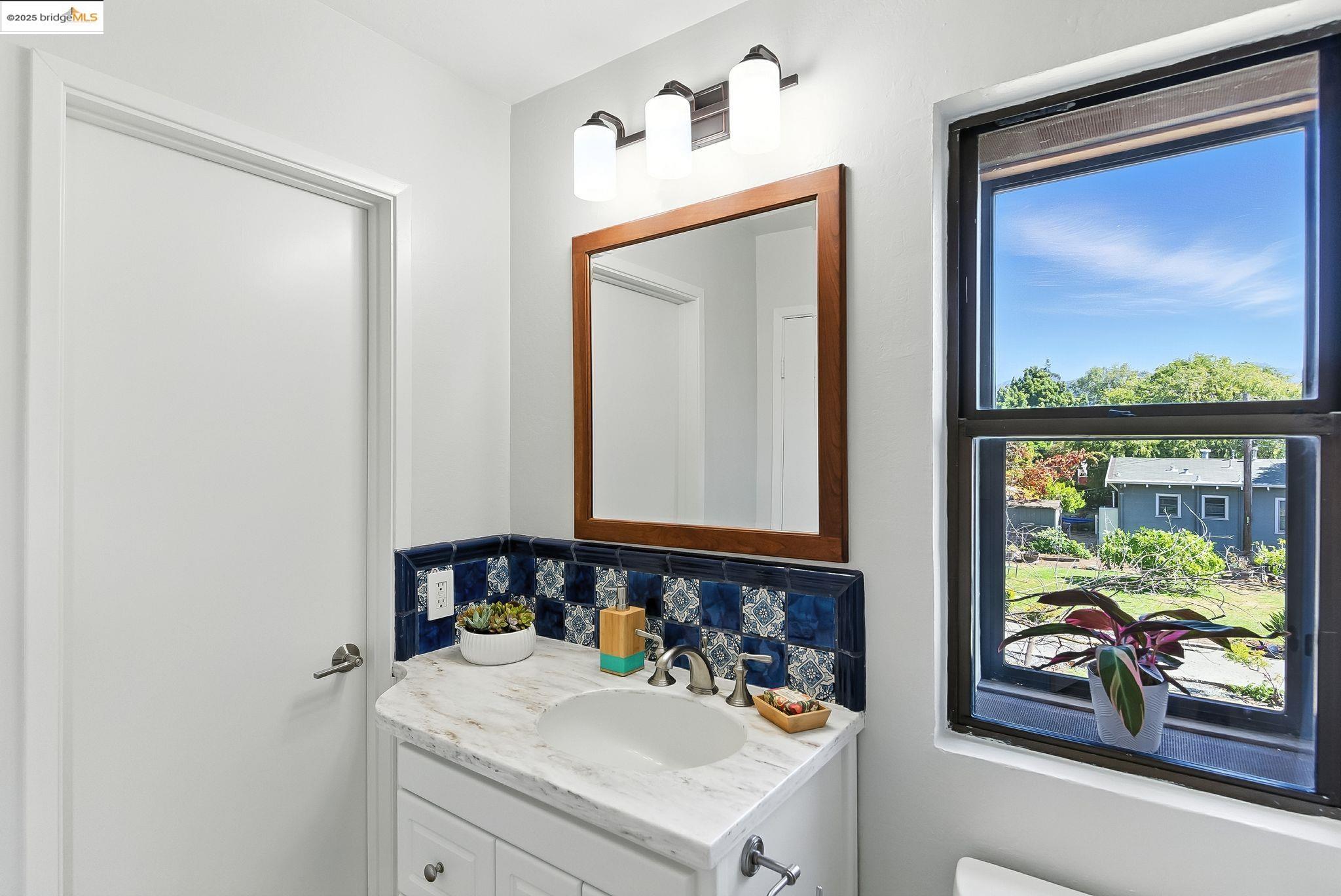 Detail Gallery Image 26 of 30 For 5321 Miles Ave #X,  Oakland,  CA 94618-1190 - 2 Beds | 1/1 Baths