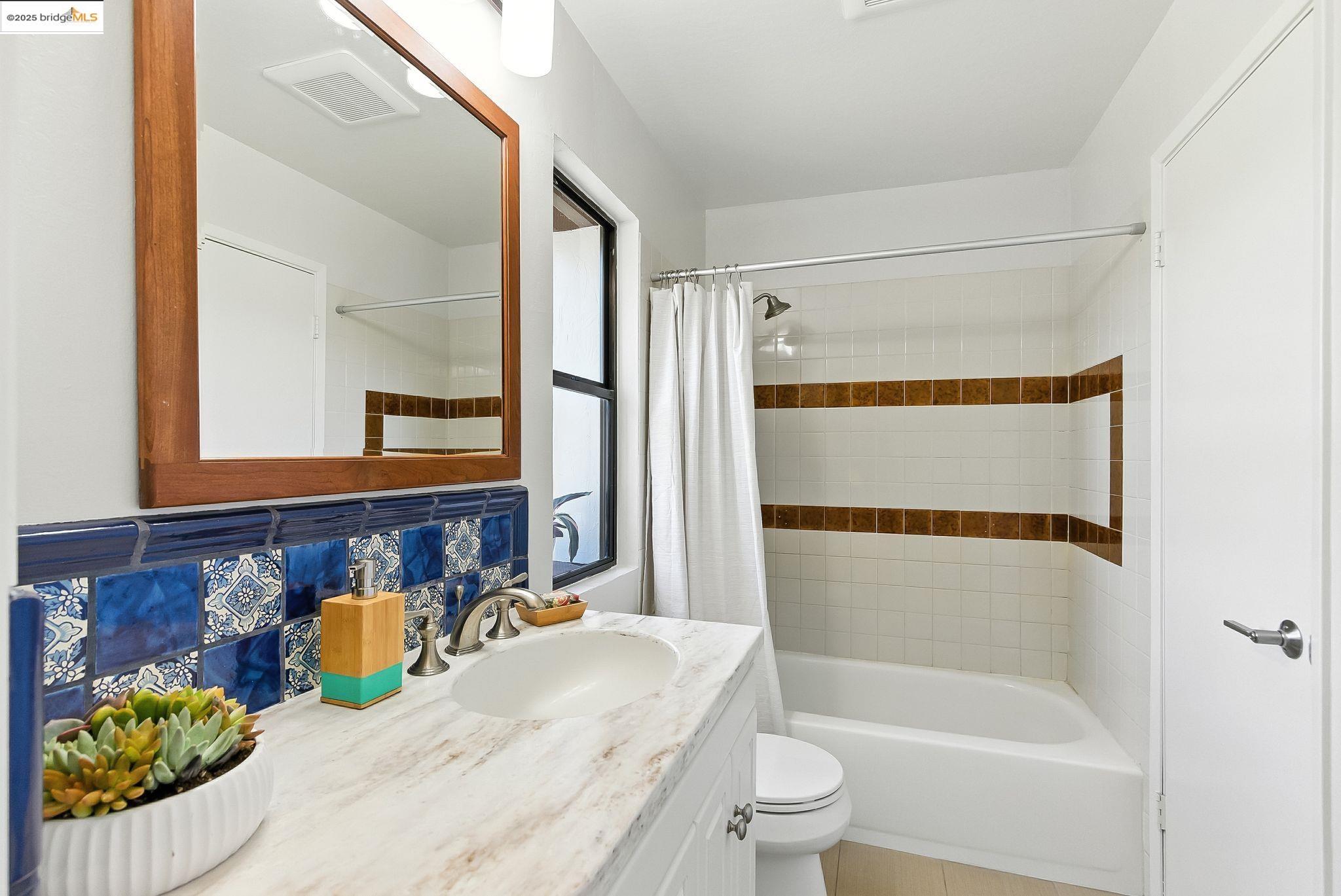 Detail Gallery Image 27 of 30 For 5321 Miles Ave #X,  Oakland,  CA 94618-1190 - 2 Beds | 1/1 Baths