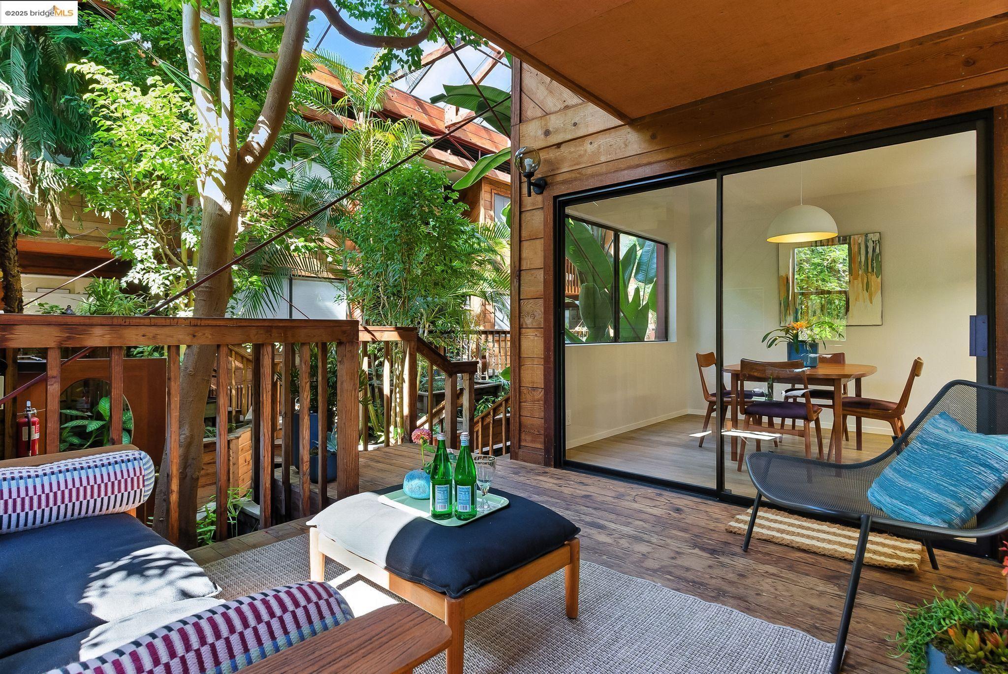 Detail Gallery Image 5 of 30 For 5321 Miles Ave #X,  Oakland,  CA 94618-1190 - 2 Beds | 1/1 Baths