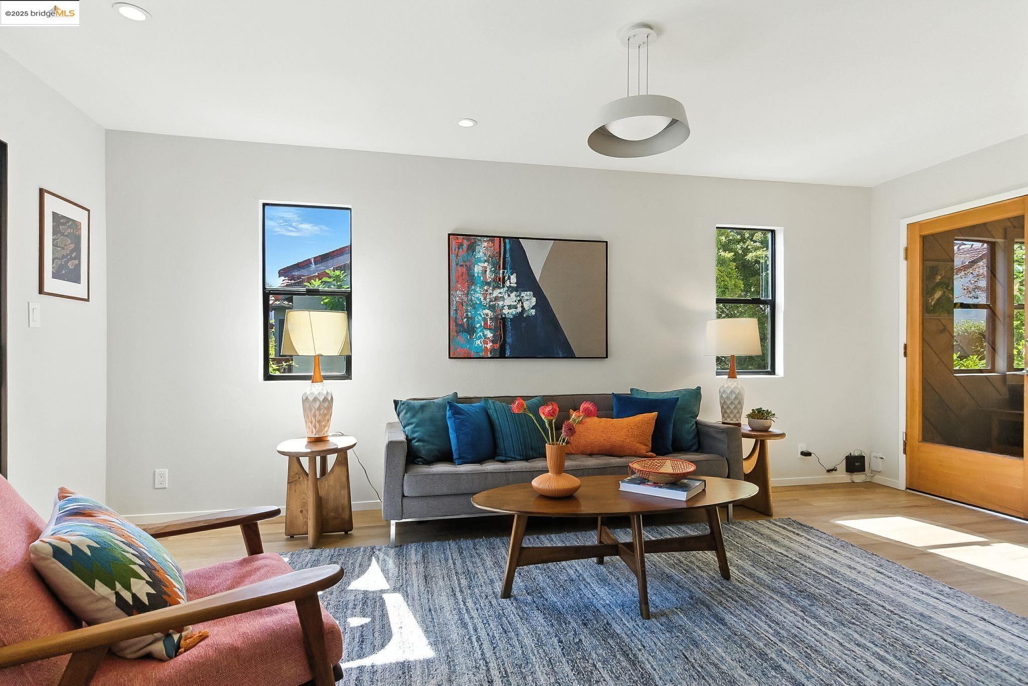Detail Gallery Image 8 of 30 For 5321 Miles Ave #X,  Oakland,  CA 94618-1190 - 2 Beds | 1/1 Baths