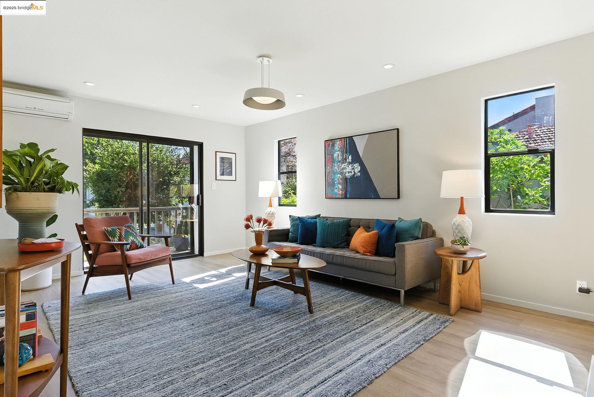Detail Gallery Image 9 of 30 For 5321 Miles Ave #X,  Oakland,  CA 94618-1190 - 2 Beds | 1/1 Baths