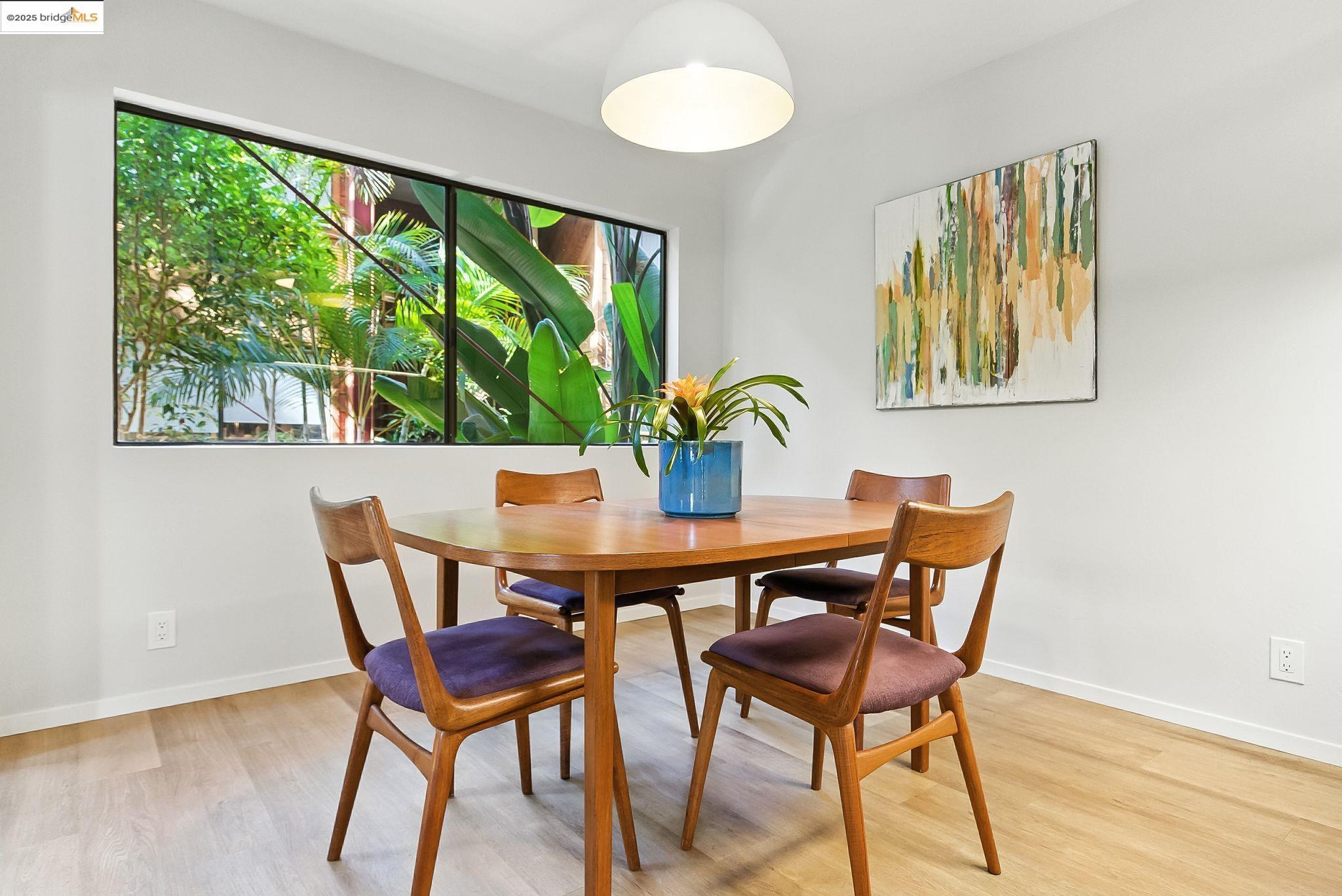 Detail Gallery Image 10 of 30 For 5321 Miles Ave #X,  Oakland,  CA 94618-1190 - 2 Beds | 1/1 Baths
