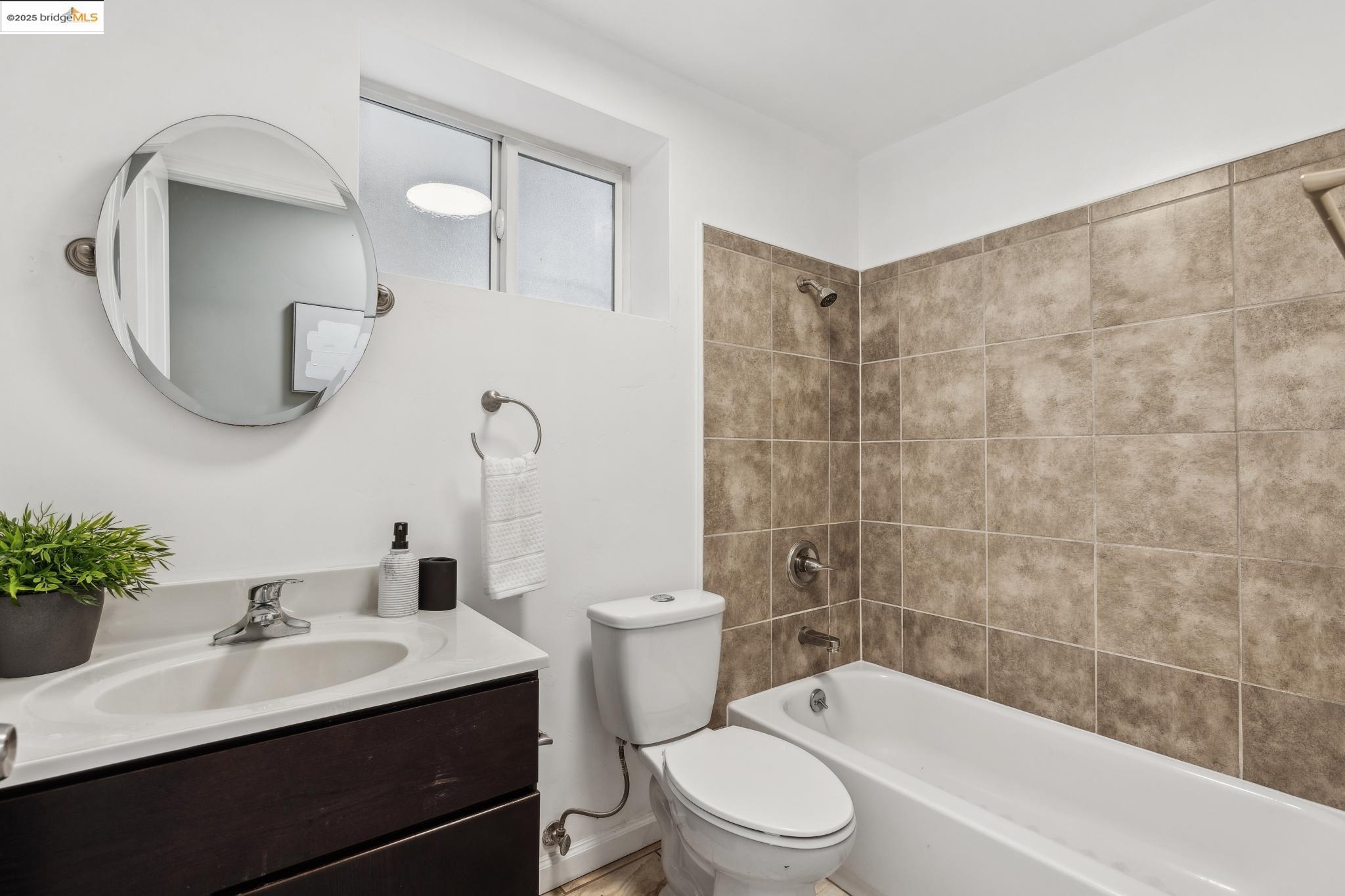 Detail Gallery Image 14 of 32 For 621 Fallon St, Oakland,  CA 94607 - – Beds | – Baths