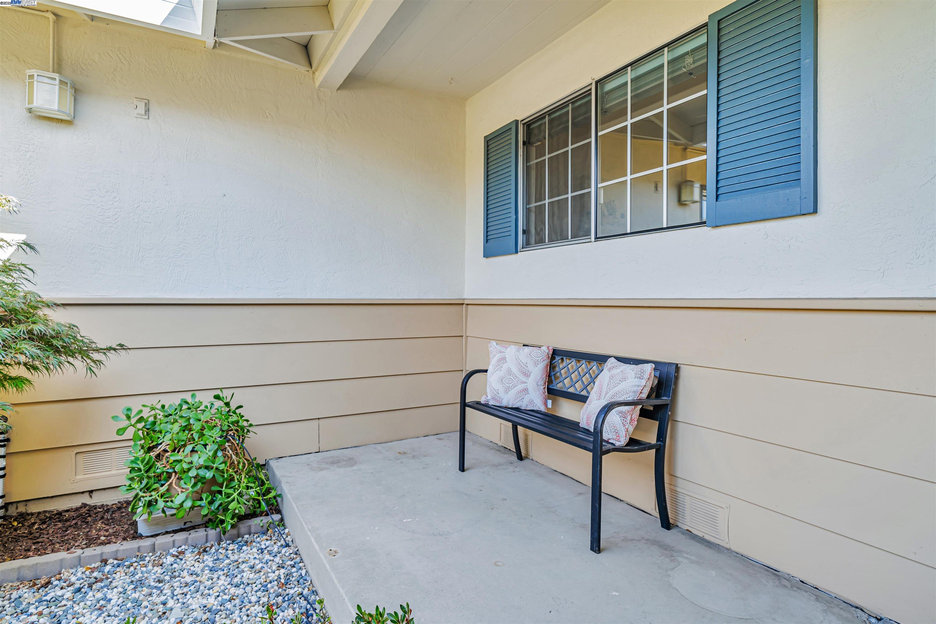 Detail Gallery Image 4 of 47 For 9694 Ashby Way, San Ramon,  CA 94583 - 4 Beds | 2 Baths