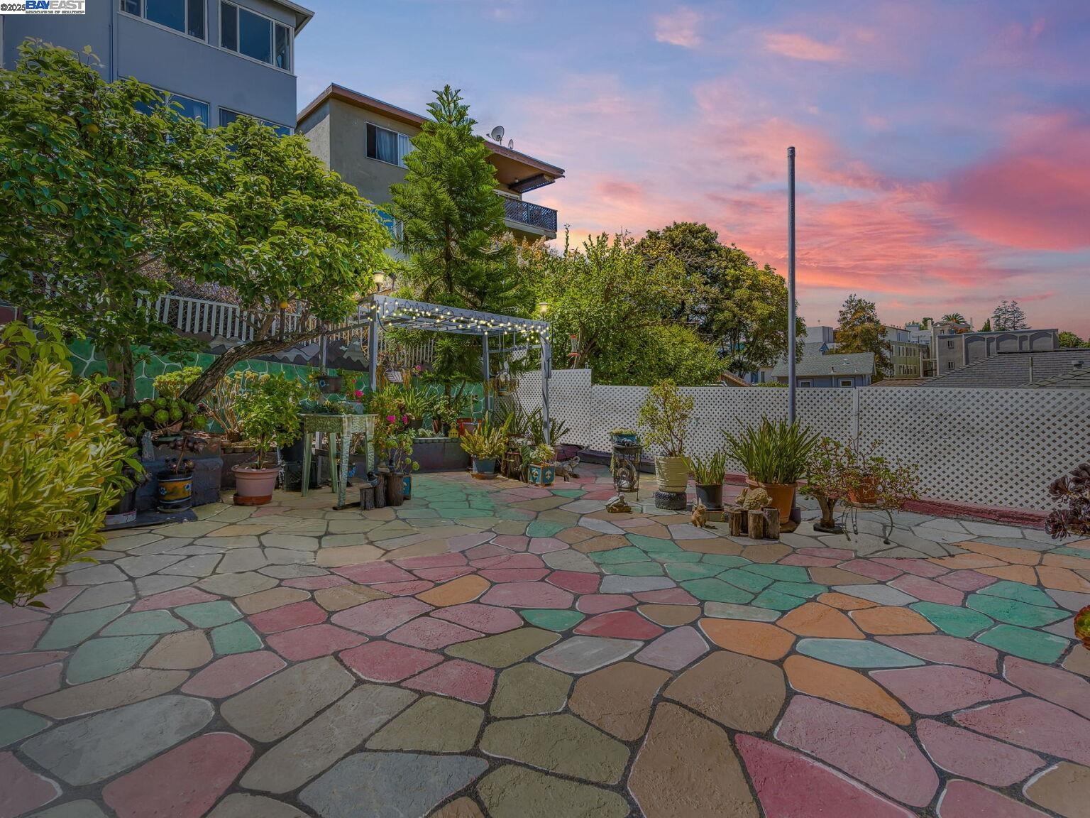 Detail Gallery Image 2 of 60 For 473 Newton Ave, Oakland,  CA 94606 - 4 Beds | 2 Baths