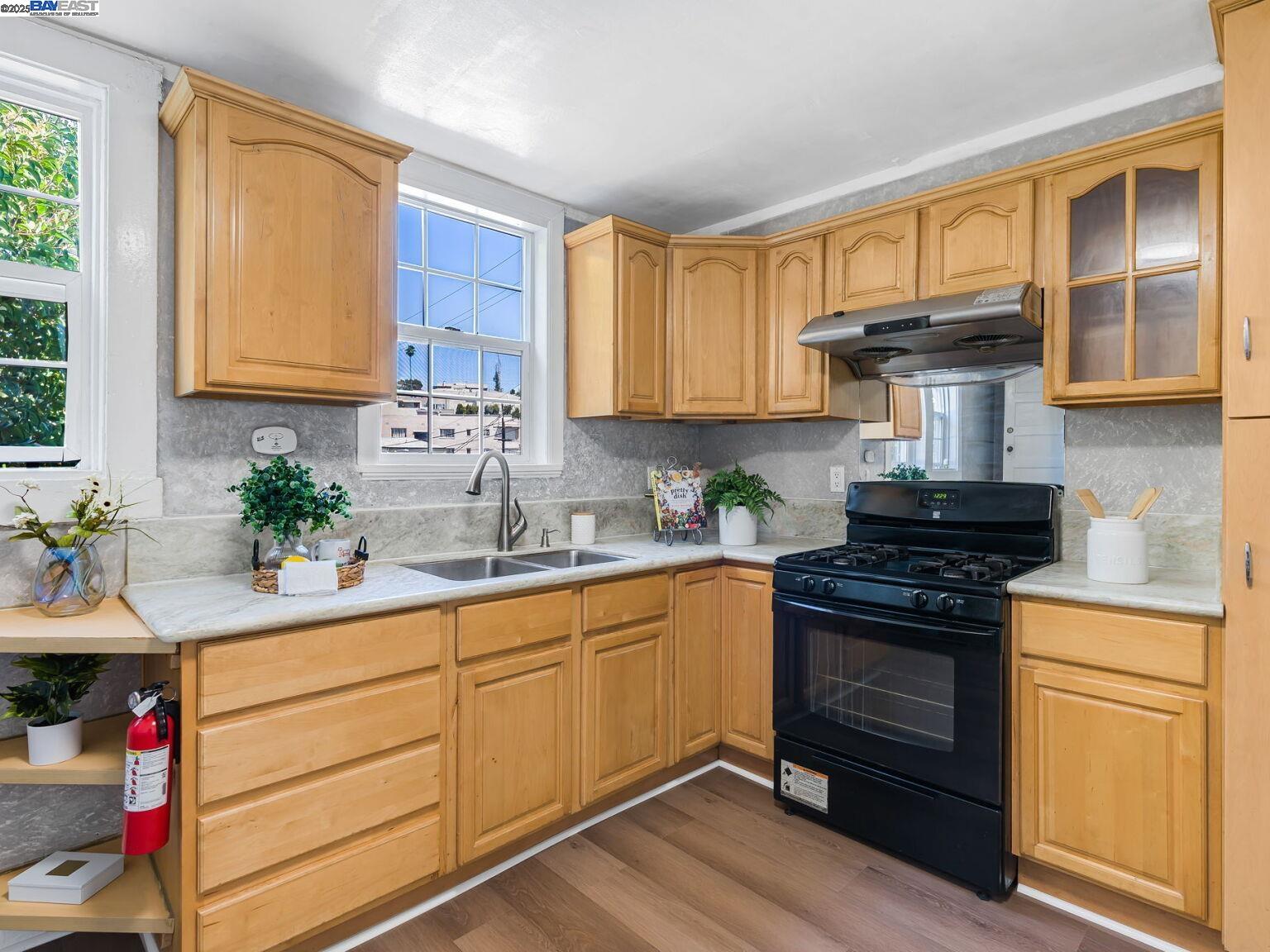 Detail Gallery Image 19 of 60 For 473 Newton Ave, Oakland,  CA 94606 - 4 Beds | 2 Baths