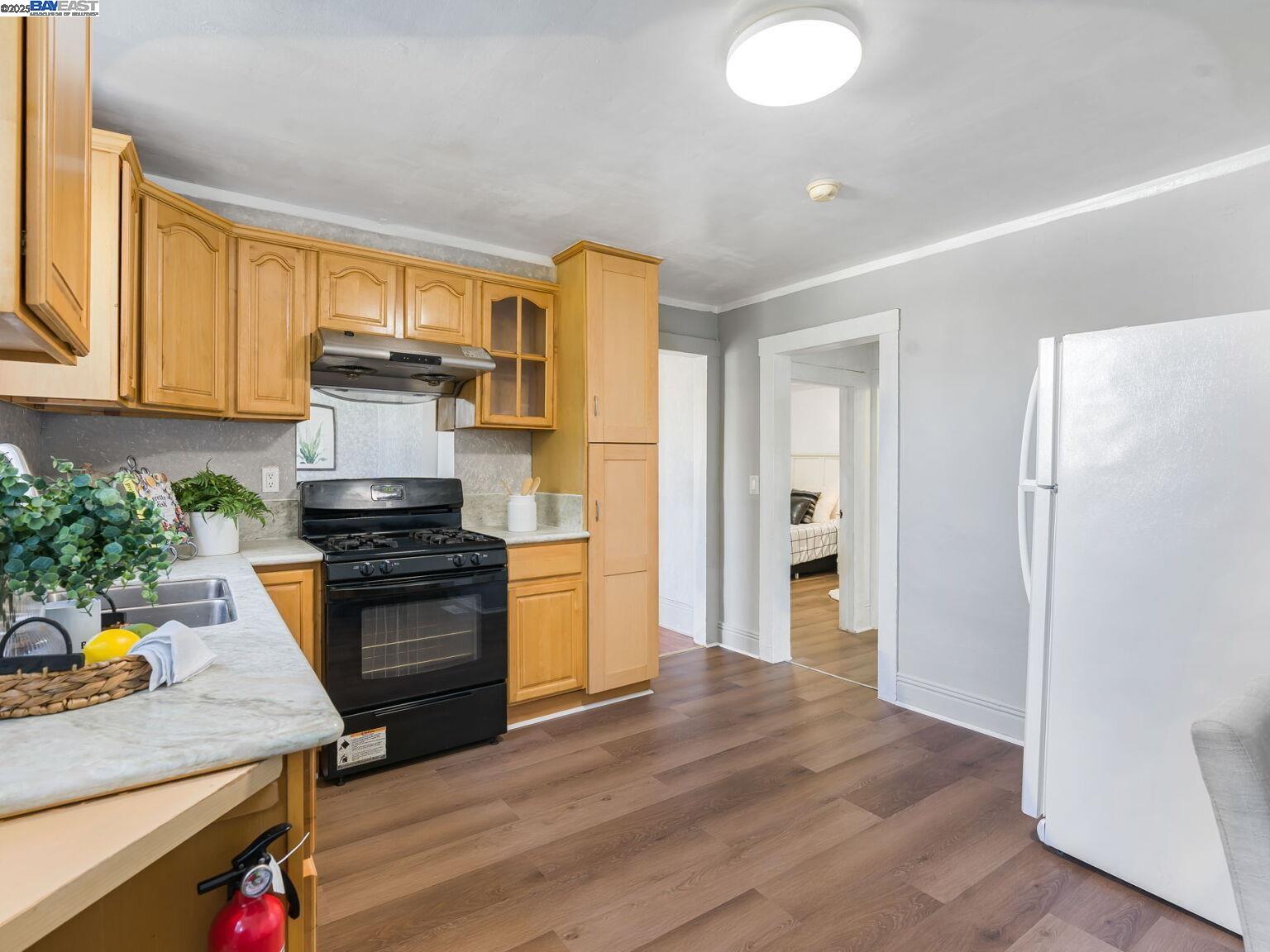 Detail Gallery Image 20 of 60 For 473 Newton Ave, Oakland,  CA 94606 - 4 Beds | 2 Baths