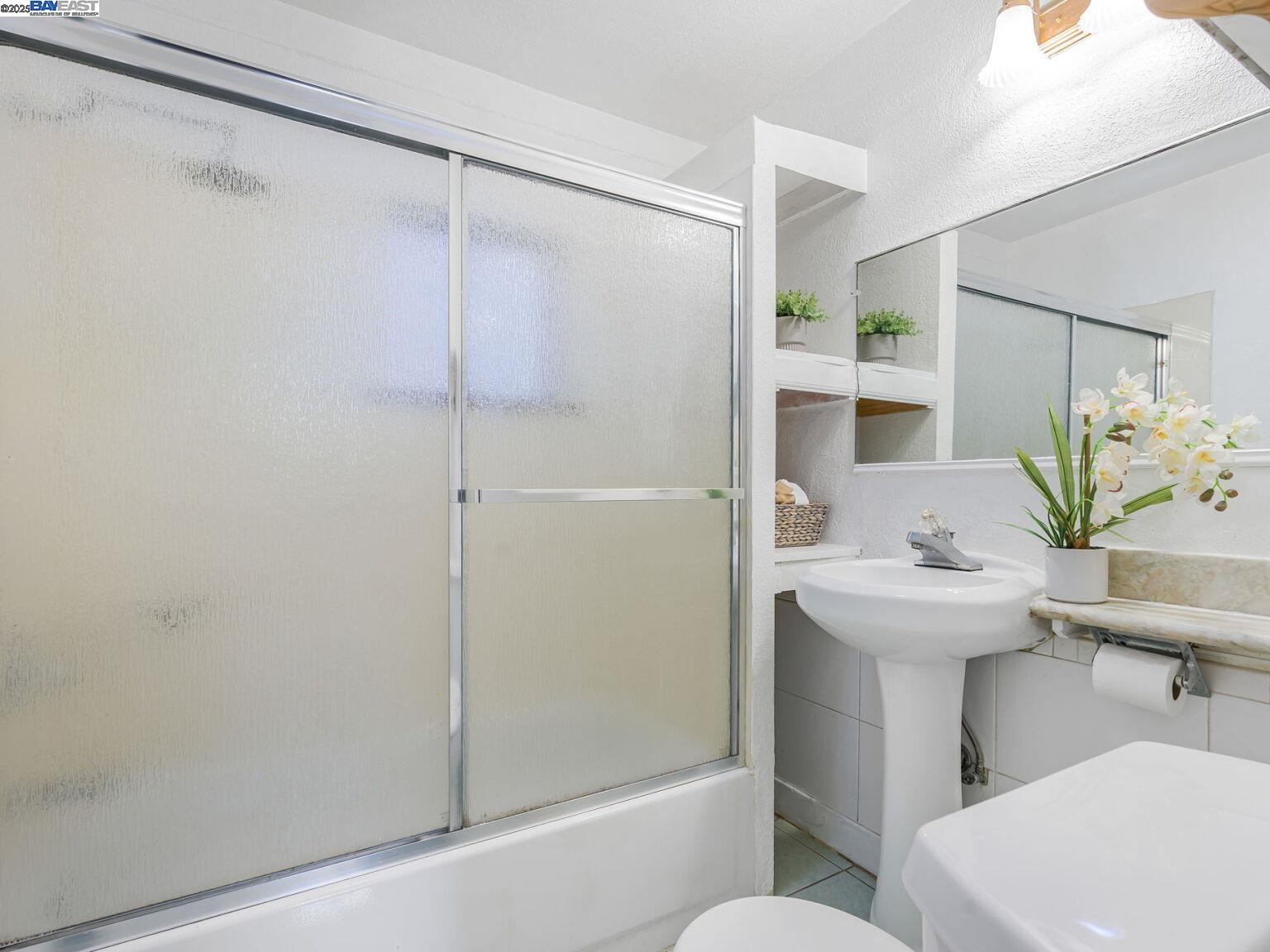 Detail Gallery Image 24 of 60 For 473 Newton Ave, Oakland,  CA 94606 - 4 Beds | 2 Baths