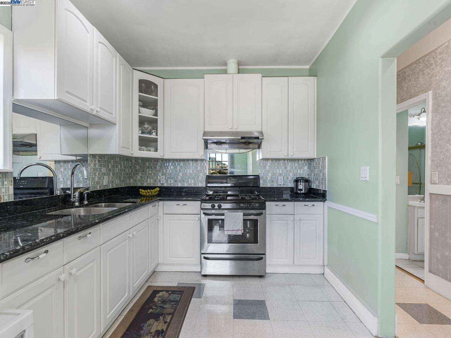 Detail Gallery Image 35 of 60 For 473 Newton Ave, Oakland,  CA 94606 - 4 Beds | 2 Baths