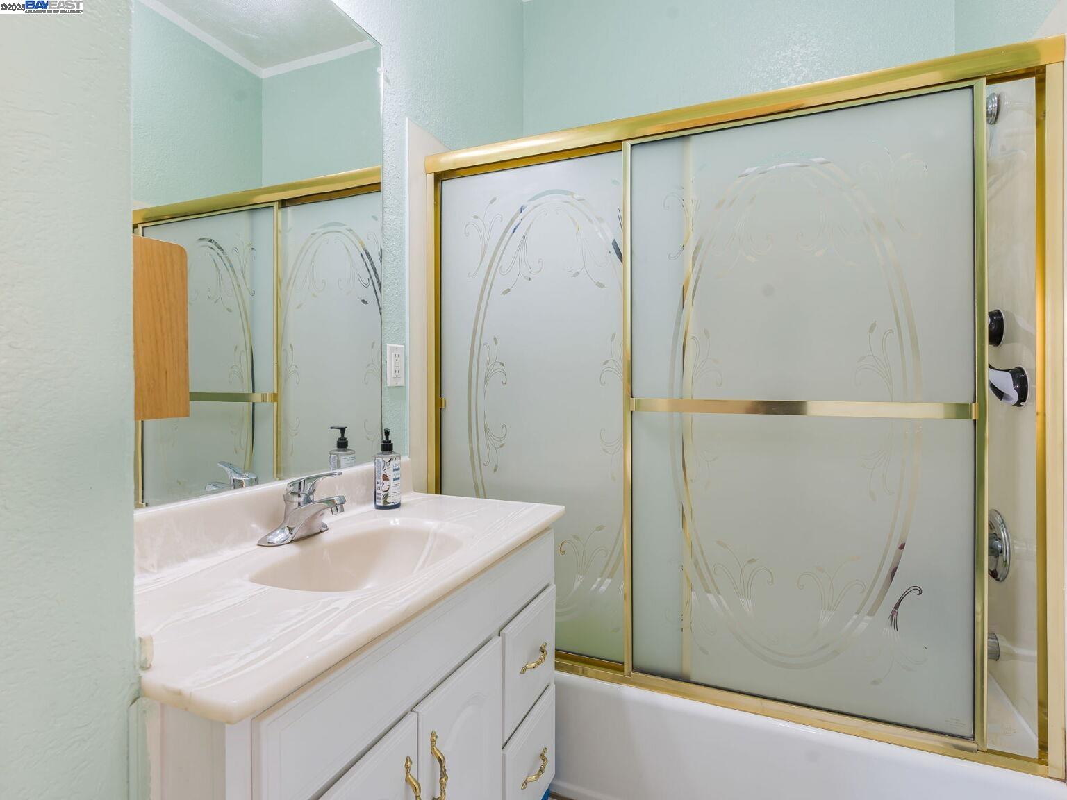 Detail Gallery Image 38 of 60 For 473 Newton Ave, Oakland,  CA 94606 - 4 Beds | 2 Baths