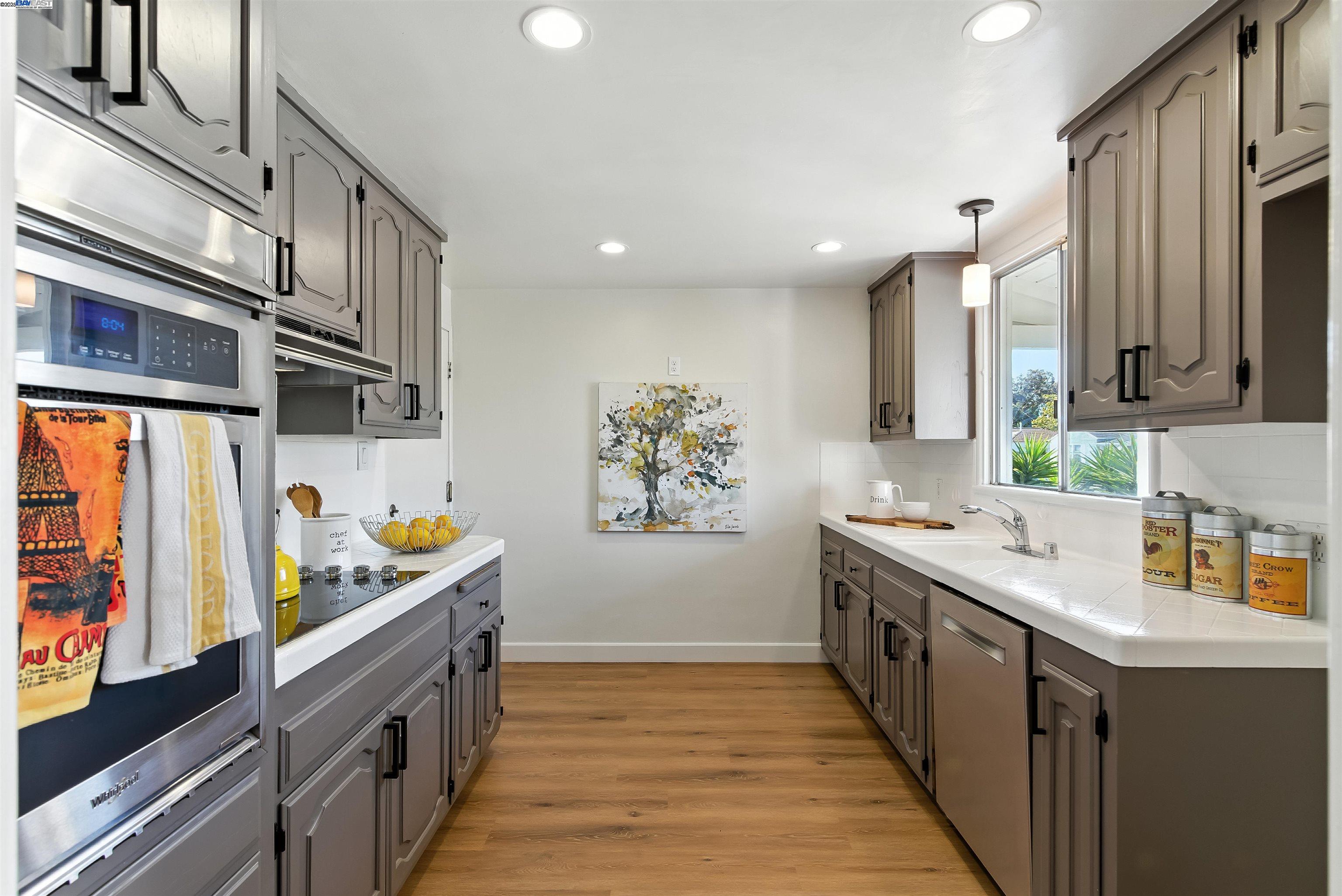 Detail Gallery Image 11 of 29 For 14740 Craft Ave, San Leandro,  CA 94578 - 2 Beds | 1 Baths