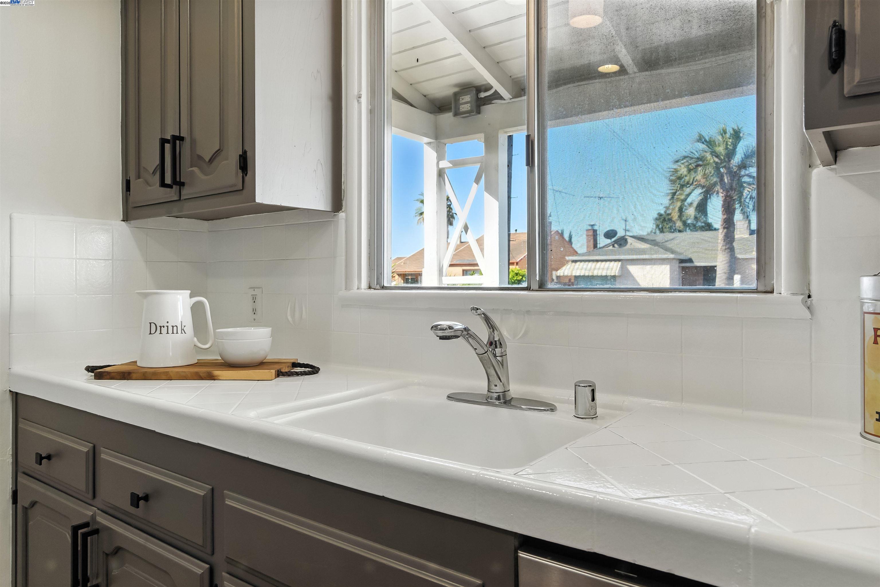 Detail Gallery Image 14 of 29 For 14740 Craft Ave, San Leandro,  CA 94578 - 2 Beds | 1 Baths
