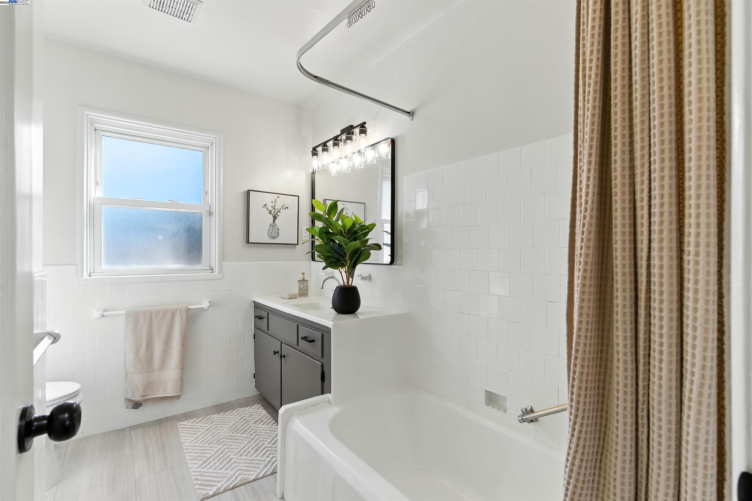 Detail Gallery Image 20 of 29 For 14740 Craft Ave, San Leandro,  CA 94578 - 2 Beds | 1 Baths