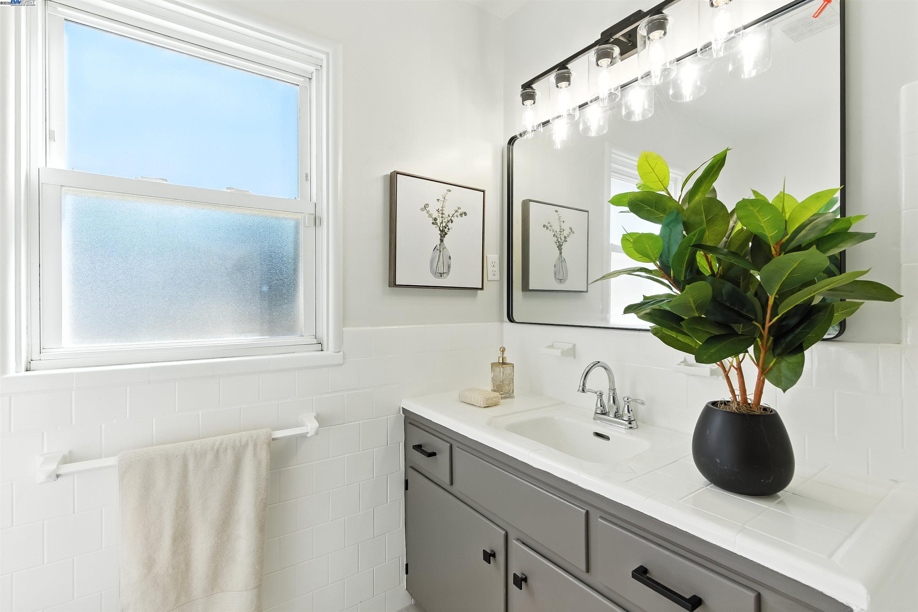 Detail Gallery Image 21 of 29 For 14740 Craft Ave, San Leandro,  CA 94578 - 2 Beds | 1 Baths