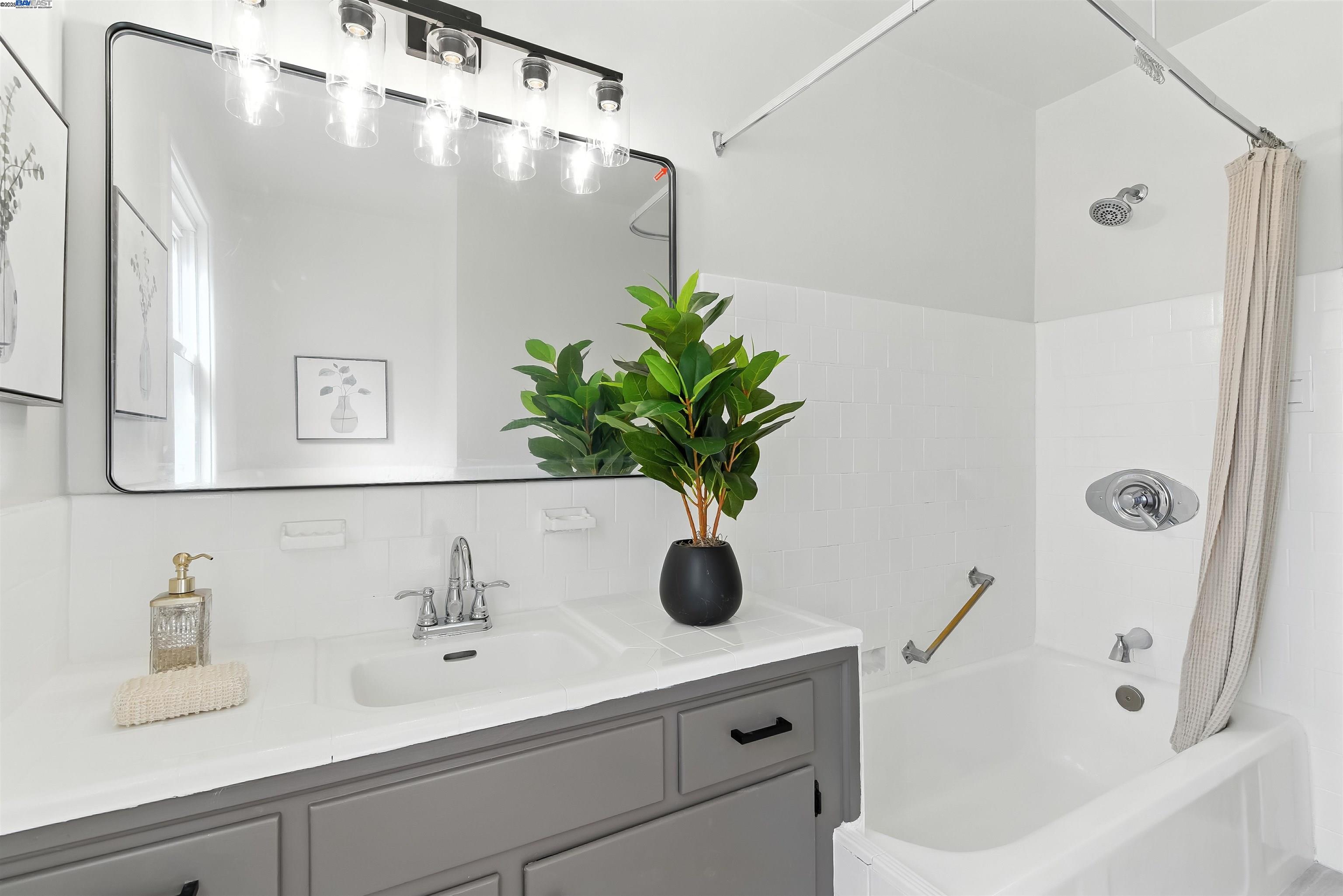Detail Gallery Image 22 of 29 For 14740 Craft Ave, San Leandro,  CA 94578 - 2 Beds | 1 Baths