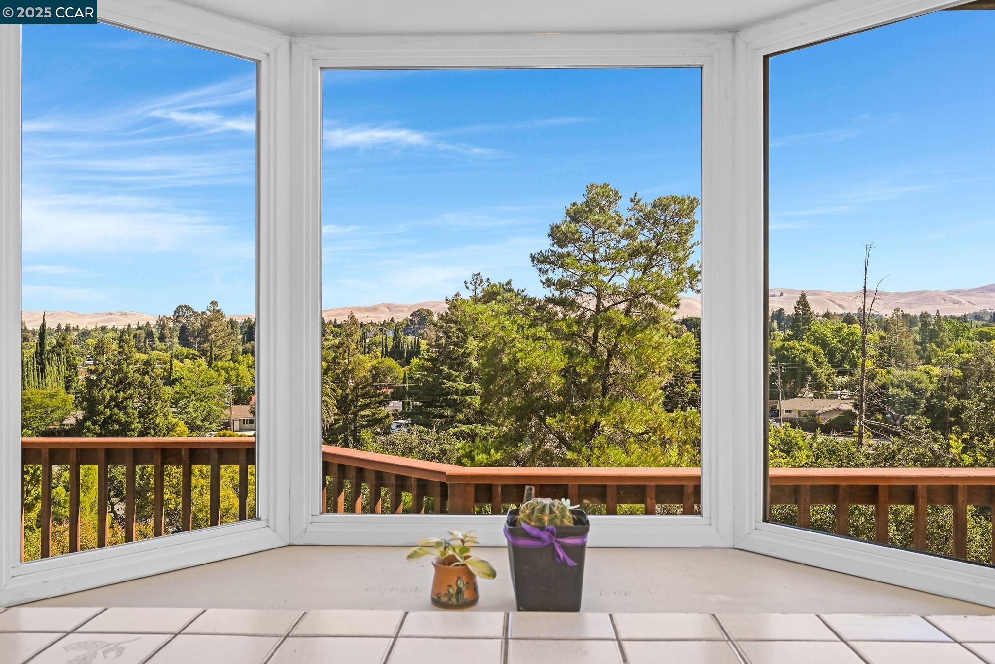 Detail Gallery Image 14 of 29 For 1170 Sunrise Hill, Concord,  CA 94518 - 3 Beds | 2/1 Baths