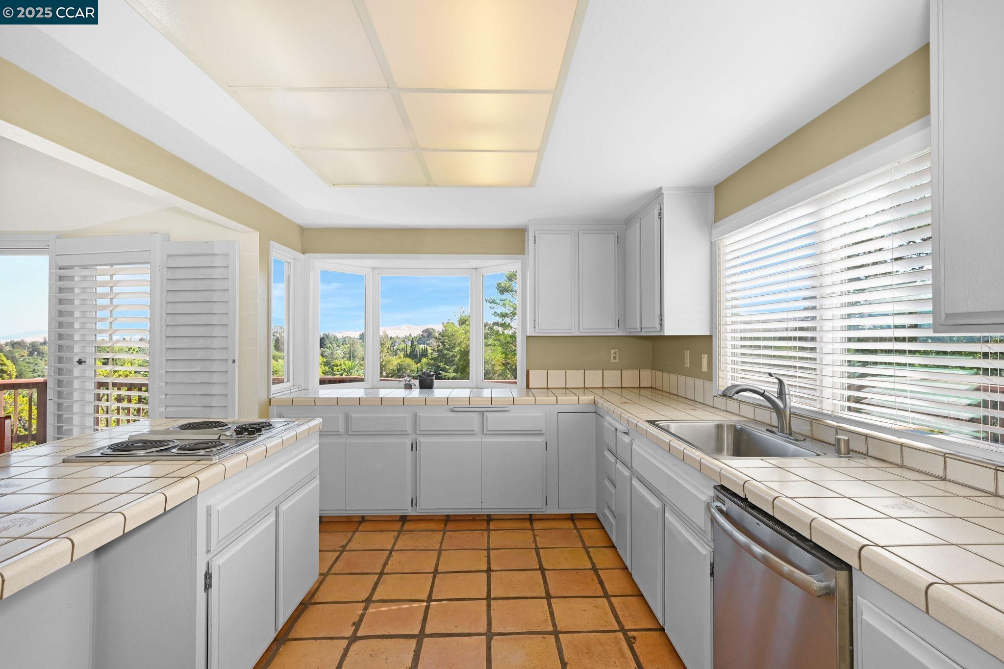 Detail Gallery Image 15 of 29 For 1170 Sunrise Hill, Concord,  CA 94518 - 3 Beds | 2/1 Baths