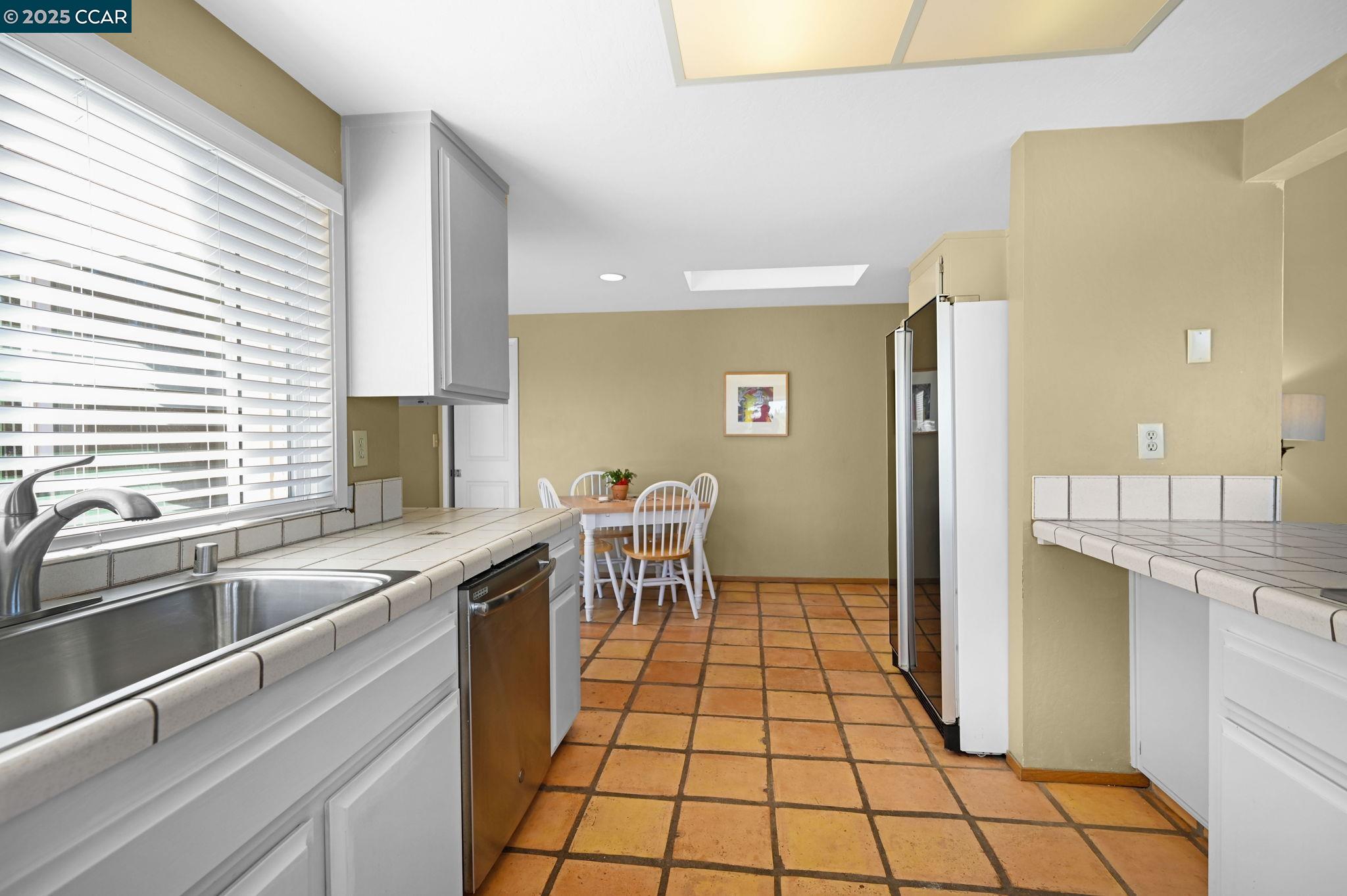 Detail Gallery Image 16 of 29 For 1170 Sunrise Hill, Concord,  CA 94518 - 3 Beds | 2/1 Baths