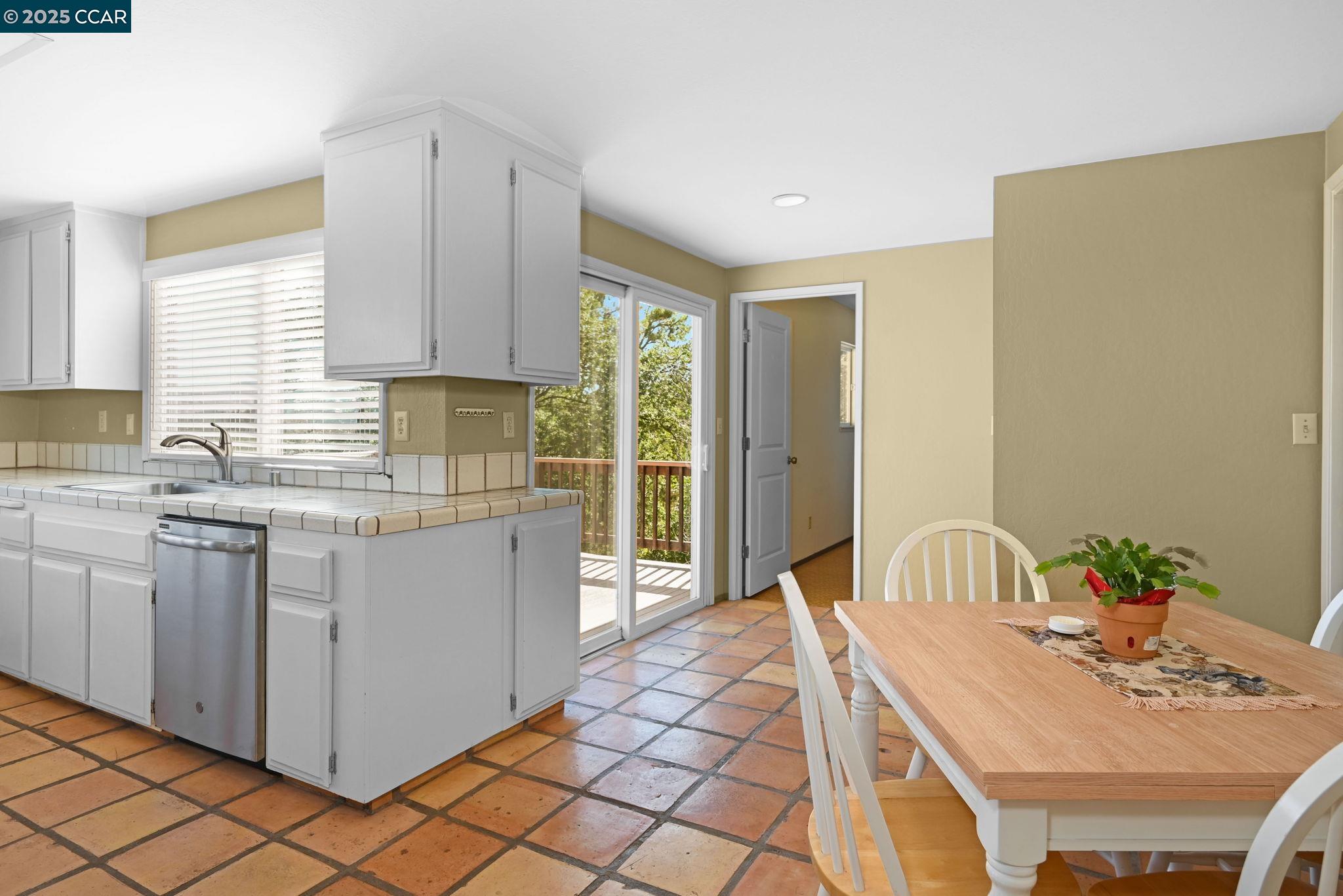 Detail Gallery Image 17 of 29 For 1170 Sunrise Hill, Concord,  CA 94518 - 3 Beds | 2/1 Baths