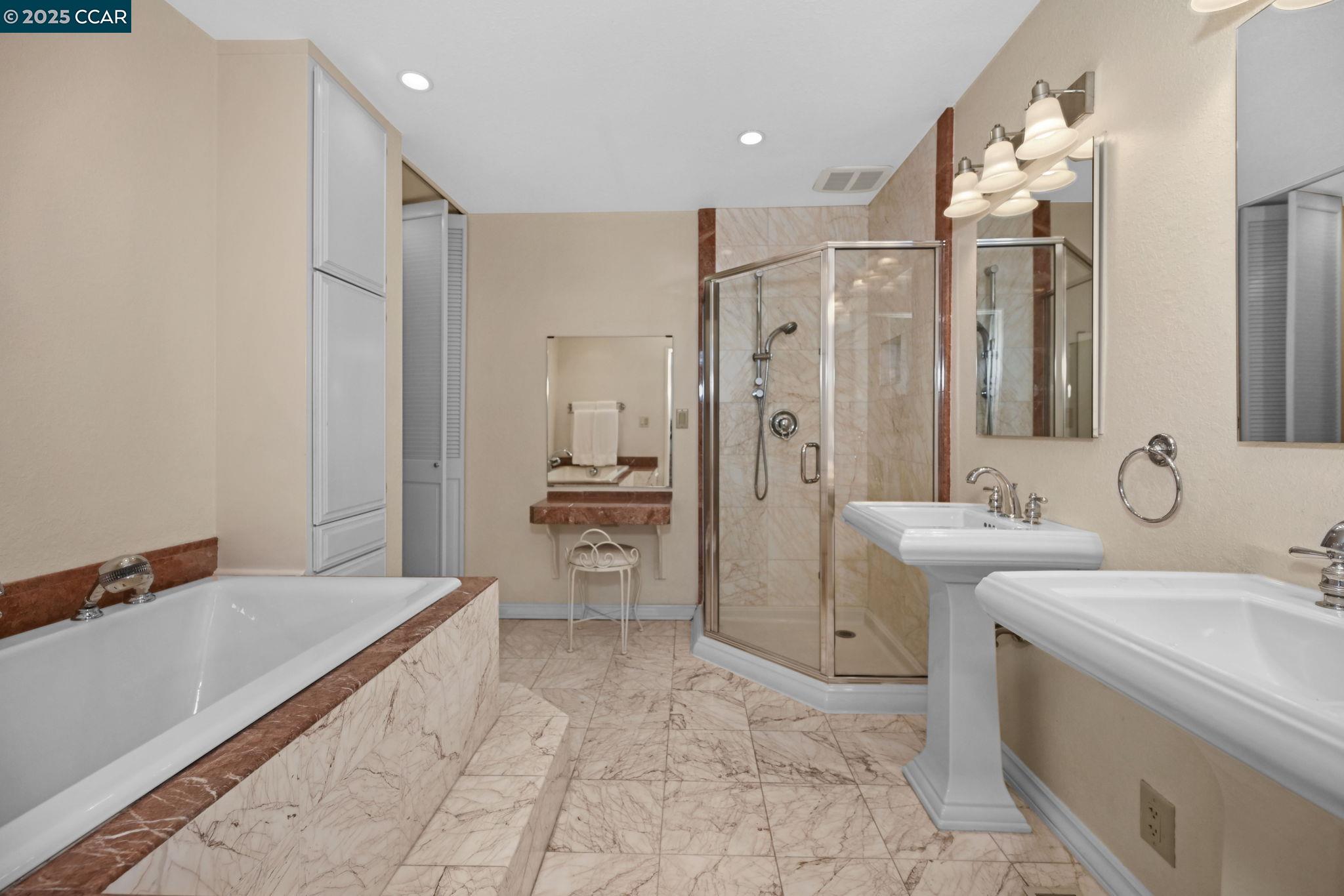 Detail Gallery Image 19 of 29 For 1170 Sunrise Hill, Concord,  CA 94518 - 3 Beds | 2/1 Baths