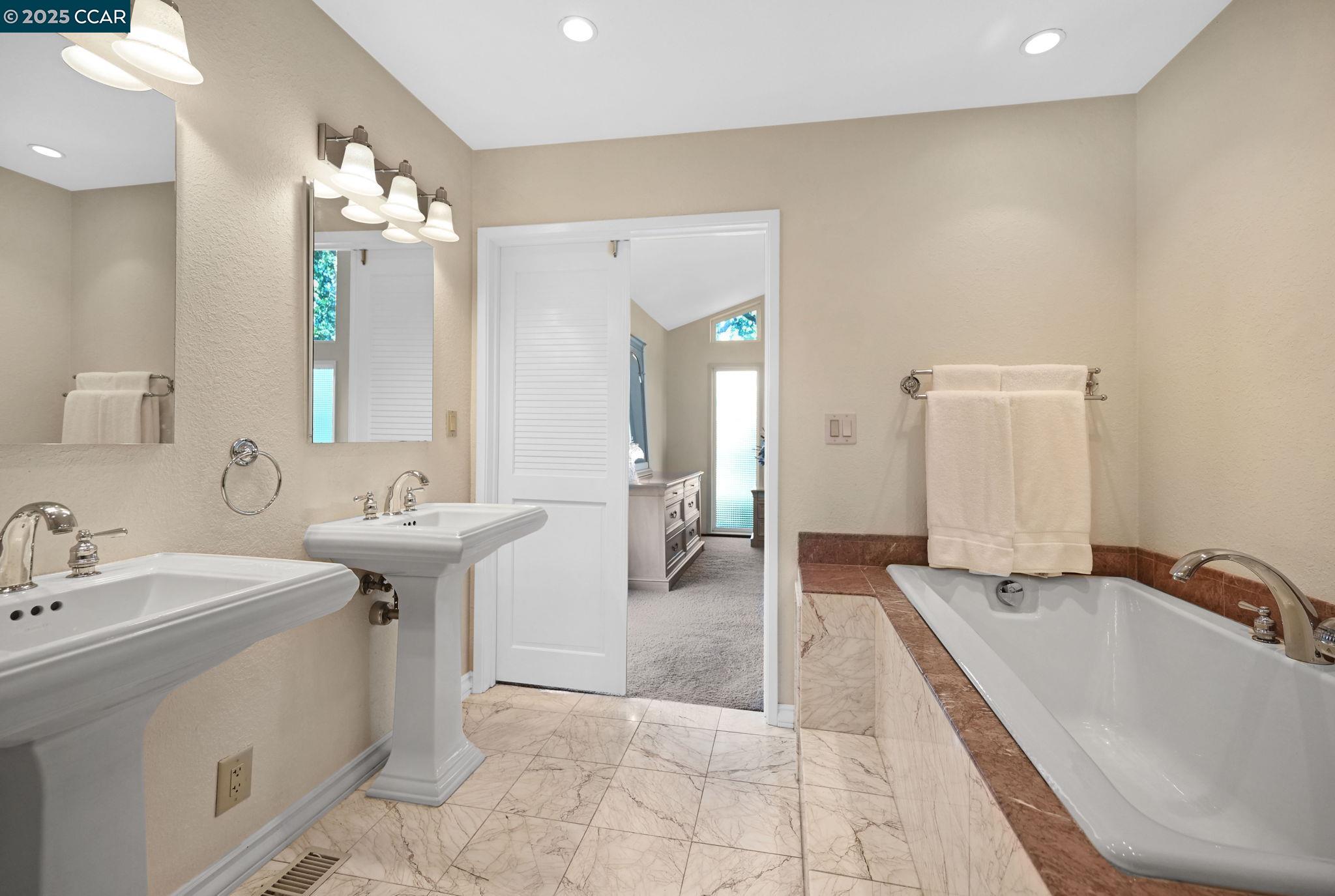 Detail Gallery Image 20 of 29 For 1170 Sunrise Hill, Concord,  CA 94518 - 3 Beds | 2/1 Baths