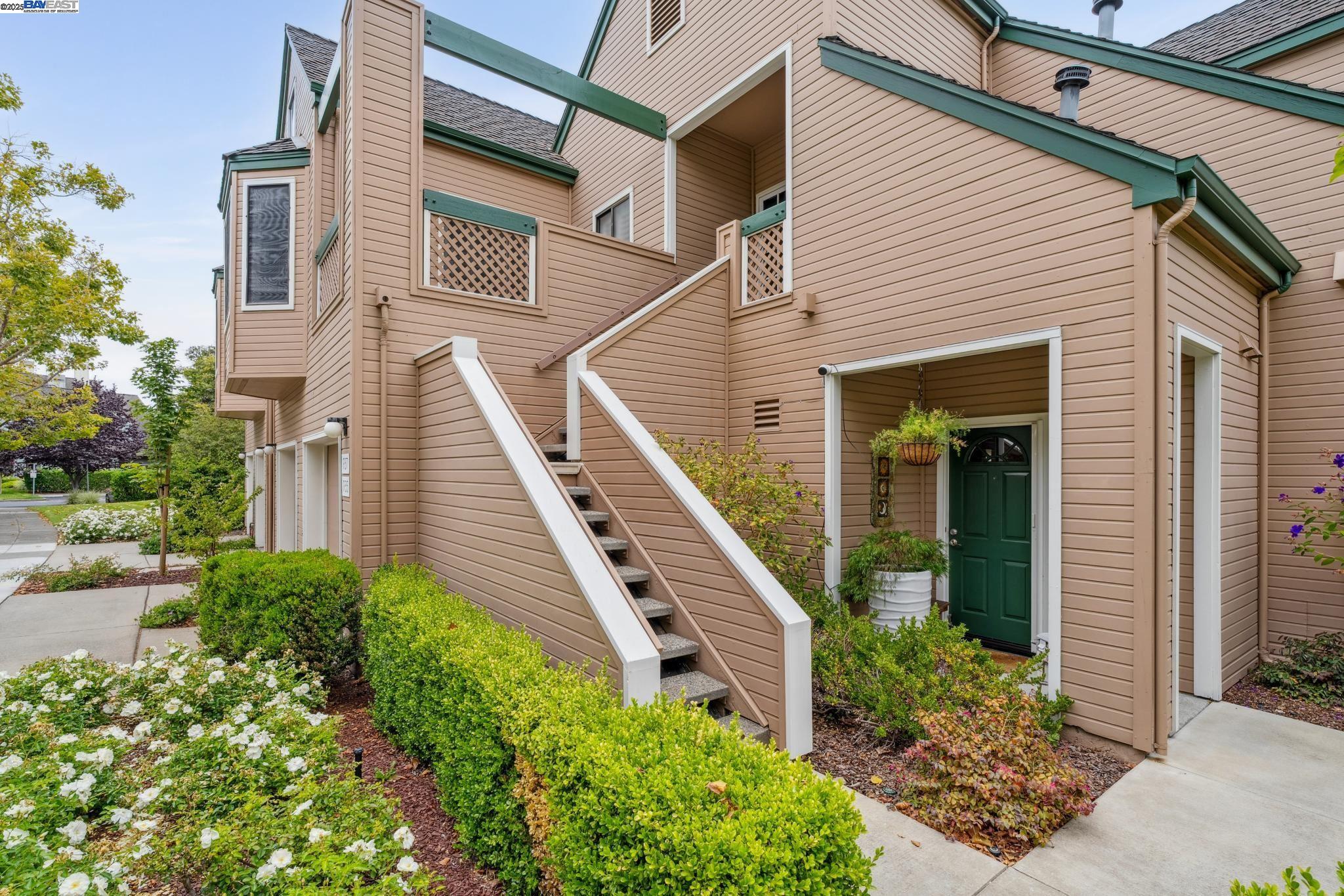 Detail Gallery Image 11 of 59 For 937 Independence Dr, Alameda,  CA 94501 - 2 Beds | 2 Baths
